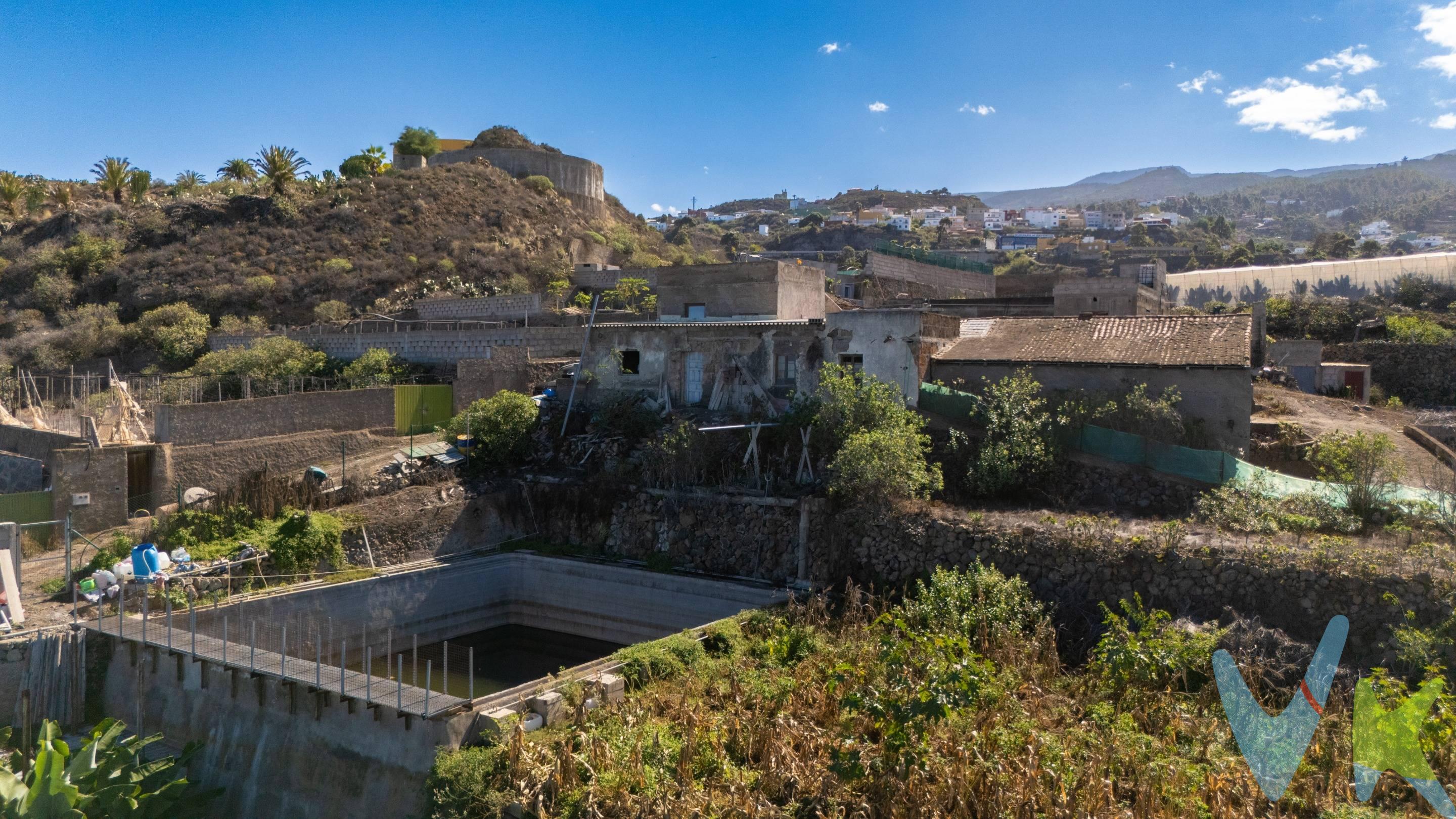En venta gran terreno en la zona de Santo Domingo- La Guancha con casa. Oportunidad única en la zona agrícola: Se vende terreno de más de 9.317 m² de cultivo de platanera, con gran potencial productivo. Ideal para aquellos interesados en la agricultura o en proyectos de explotación agrícola. Características destacadas:. •Terreno de 9.317 m² de cultivo de platanera, en plena producción. •Casa a terminar de reformar, perfecta para vivienda o para personal de trabajo. •Estanque de gran capacidad (600 m³) para riego, garantizando el suministro de agua durante todo el año. •Excelente ubicación por su clima y tranquilidad. . NO HIPOTECABLE. La propiedad no dispone de luz ¡No pierdas esta oportunidad de inversión en una zona de gran tradición agrícola! Datos meramente informativos sin valor contractual. Impuestos y gastos de transmisión, no incluidos en el precio de venta.