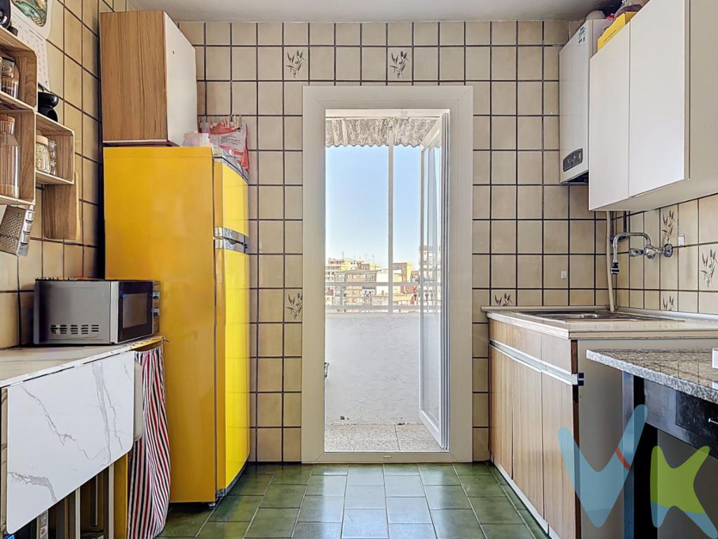 Tu nuevo hogar te está esperando Acogedor piso de 75 m² con 3 habitaciones y muy luminoso. Un espacio lleno de luz y buenas sensaciones, perfecto para empezar una nueva etapa en familia o en pareja.Ubicado en el Barrio de Lourdes en una calle tranquila y a escasos 30 metros de la Plaza Padre Lasa.Reformada toda la carpintería exterior de la vivienda con ventanas de aluminio, vidrio climalit y mosquiteras.Solo 95.000 EUR una gran oportunidad para tener tu propio hogar a un precio increíble. Listo para entrar a vivir y disfrutar desde el primer día.Quinto piso sin ascensor (próximo inicio de obras para cumplir accesibilidad) El edificio cuenta con proyecto de ascensor ya aprobado por la comunidad, lo que añadirá comodidad y valor en poco tiempo.¡Una inversión con futuro y mucho encanto!