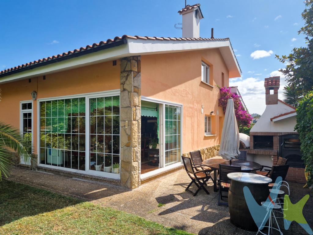  Descubra esta magnífica propiedad  en SOMIO disponible en venta en la preciosa ciudad de Gijón, propiedad exclusiva en Asturias En Somió, la zona residencial más prestigiosa de Gijón un destino ideal para aquellos que buscan combinar comodidad, funcionalidad y una ubicación privilegiada. Esta encantadora propiedad, cuidadosamente diseñada para satisfacer las necesidades de su futura familia .En un entorno tranquilo, rodeado de naturaleza y a un paso de Gijón, este precioso chalet independiente que combina amplitud, comodidad e intimidad.La excelente ubicación de esta casa asegura una conexión rápida y sencilla con el resto de la ciudad. Con una parada de autobús cerca, el transporte público será una opción cómoda y accesible para desplazarse por Gijón, ya sea para ir al trabajo, estudiar o disfrutar de las múltiples opciones de entretenimiento que ofrece la ciudad.Con cuatro amplias habitaciones, esta casa ofrece un espacio perfecto para cada miembro de la familia. Cada habitación está diseñada para maximizar la comodidad, brindando un ambiente acogedor y relajante. Además, la distribución de cada espacio está pensada para aprovechar al máximo la luz natural, asegurando un hogar siempre luminoso.El chalet se distribuye en dos plantas principales más un sótano  , garaje , caseta de aperos , zona de barbacoa ,sauna , porche cerrado y bodega.                                                                                                                                                                                                                                                       un amplio En la planta baja encontramos un Hall distribuidor con armario empotrado, salón dividido en dos ambientes:. La cocina, completamente amueblada y equipada con electrodomésticos, sorprende por su amplitud y luminosidad gracias a sus grandes ventanales. Cuenta además con una práctica salida lateral al exterior. En esta misma planta hay un gran dormitorio  y baño en suite, lo que aporta comodidad y funcionalidad al día a día. Una elegante escalera  nos conduce a la planta superior, aquí encontramos el dormitorio principal con baño en suite, dos dormitorios adicionales y un baño completo. y una estancia con sauna. Él sótano está totalmente habilitado como espacio social, con una amplia zona de estar y bodega ,zona de lavandería  y una gran despensa que aporta aún más capacidad de almacenamiento.                                                                                                           Un jardín cuidado al detalle, perfecto para reuniones, celebraciones o simplemente para desconectar en total intimidad.La finca, completamente cerrada, ofrece seguridad y privacidad, factores esenciales para crear un ambiente familiar donde todos puedan sentirse seguros y protegidos. Esta característica es particularmente valiosa para familias con niños pequeños o mascotas, asegurando que pueden jugar libremente dentro de los límites de la propiedad.No pierda la oportunidad de visitar esta maravillosa casa en Gijón, donde cada rincón ha sido diseñado pensando en el confort y el bienestar de sus ocupantes. La combinación de espacios bien distribuidos, servicios modernos y una ubicación estratégica hace de esta propiedad una opción única en el mercado inmobiliario actual.Los invitamos a programar una visita para descubrir cada detalle que hace de esta casa un lugar único para vivir. Permítase el lujo de vivir en un entorno inigualable y disfrutar de todas las ventajas que esta impresionante propiedad tiene para ofrecerle. No espere más para convertir esta casa en el hogar de sus sueños.Una visita a esta propiedad cambiará su perspectiva sobre lo que un verdadero hogar puede ofrecer. Le aseguramos que se enamorará de su diseño funcional y acogedor. Esperamos poder mostrarle pronto esta excepcional casa en Gijón.En el precio publicitado no se incluyen los Impuestos de Transmisiones Patrimoniales ni los Gastos de Notaría y Registro. 