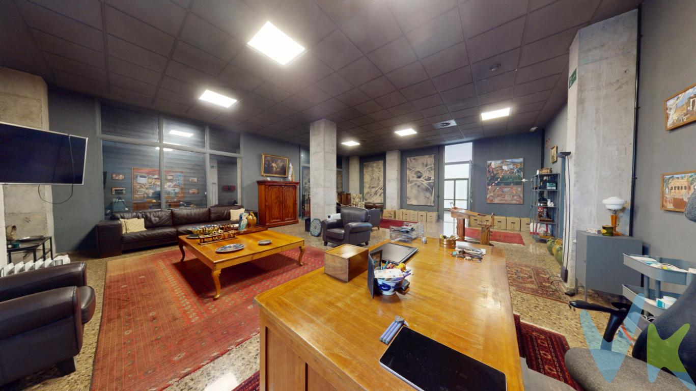 En Valencia, las oportunidades no esperan. Y ahora, en pleno Residencial Valturia, se abre un espacio único que combina lo mejor de la ubicación, la amplitud y la versatilidad. Hablamos de un bajo de más de 300 m², completamente reformado y listo para entrar, que no solo es un inmueble, sino un verdadero punto de partida para grandes proyectos.Imagina tener tu almacén, tu oficina o ambos en un mismo lugar. La amplitud de este bajo permite diseñar espacios funcionales, modernos y adaptados a cualquier necesidad. Ya sea que necesites un área abierta para trabajar en equipo, un espacio dividido en despachos privados, una zona de almacenaje estratégico para tu logística este bajo tiene la capacidad de transformarse en lo que tu negocio necesite.Y lo mejor es su ubicación. A escasos minutos se levantará el nuevo Centro Comercial Infinity, el más grande de Valencia, con más de 113.000 m² de superficie y llamado a convertirse en el nuevo epicentro de la ciudad. ¿Qué significa esto para ti? Flujo constante de personas, marcas emergentes y consolidadas estableciéndose en la zona, servicios de primer nivel y un crecimiento urbanístico que convertirá este entorno en uno de los más dinámicos y atractivos de Valencia.Tener este bajo aquí es estar un paso por delante. Para grandes marcas, representa una oportunidad estratégica: oficinas cerca de un polo comercial masivo, almacenes perfectamente conectados con el centro de la ciudad, y la visibilidad de estar en una ubicación que pronto será referencia. Para emprendedores y profesionales independientes, es la posibilidad de instalar su negocio en un espacio que crecerá de la mano con la ciudad, en un punto clave para atraer clientes y colaboradores.Además, el inmueble ya está reformado y listo para entrar, lo que significa que no tendrás que esperar ni invertir en adecuaciones iniciales. Puedes instalarte mañana mismo y comenzar a escribir tu historia aquí.Este bajo no es solo un espacio. Es un lienzo en blanco de más de 300 m² en el que puedes dar forma a tus ideas, crecer, consolidarte y ser parte de la transformación de Valencia.Porque los lugares también cuentan historias. Y este bajo en Valturia está esperando la tuya.📍 Ubicación estratégica: Valencia capital, Residencial Valturia, a un paso del futuro Infinity. 📐 Superficie: más de 300 m². 🏢 Uso polivalente: oficinas, almacén o ambos. 🔑 Estado: reformado y listo para entrar.No dejes pasar esta oportunidad única. Ven a conocerlo y descubre todo lo que puede ofrecer a tu proyecto.*La superficie total útil del local suma 306m2, si bien 94,99m2 son los que constan registralmente, siendo los 265m2 restantes los que corresponden a dos espacios privativos del local.Agencia Registrada con el Nº 89 en el Registro Obligatorio de Agentes Inmobiliarios de la Comunitat Valenciana. Puede consultar en la web de la GVA:https://habitatge.gva.es/es/registres-en-materia-habitatgeLa oferta está sujeta a cambios de precio o retirada del mercado sin previo aviso. Este anuncio en su conjunto, incluyendo textos, fotos, imágenes o cualquier otro contenido de este, no es vinculante dado que la información es ofrecida por terceros y puede contener errores. Se muestra a título informativo y no contractual.Gastos de la compraventa a cargo de la parte compradora no incluidos en el precio del inmueble a tener en cuenta:- ITP con carácter general en Valencia es del 10%, pudiendo corresponderle otro tipo impositivo atendiendo a sus circunstancias personales (por edad, renta o situación familiar primera vivienda habitual, etc ) previstas legalmente.*Base imponible del impuesto el mayor valor entre el precio de compraventa, la tasación o el valor de referencia catastral.- Gastos de notaría y registro, en su caso, suelen oscilar aprox; entre 1,5% y 2,5% (aranceles variables según valor de compraventa, n.º de copias, etc ).- Si tramita la inscripción una gestoría, deberá abonar sus honorarios más IVA ( en este caso suele oscilar entre los 250EUR y los 400EUR + IVA).- Honorarios de mediación inmobiliaria a cargo del comprador del 3% del precio final de venta más IVA (21%), salvo otro pacto.Por mandato expreso del propietario, comercializamos este inmueble en exclusiva, lo que le garantiza el acceso a toda la información, a un servicio de calidad, un trato fácil, sencillo y sin interferencias de terceros. Por este motivo, se ruega no molestar al propietario, a los ocupantes de la propiedad o a los vecinos. Muchas gracias por su comprensión. Si usted es agente inmobiliario y tiene un cliente para este inmueble, llámenos: estaremos encantados de colaborar.Se informa al consumidor que la agencia actúa como intermediaria inmobiliaria en la operación, estando cualquier eventual compraventa y sus condiciones sujeta a la aceptación expresa del propietario-vendedor y a la posterior formalización del correspondiente contrato.