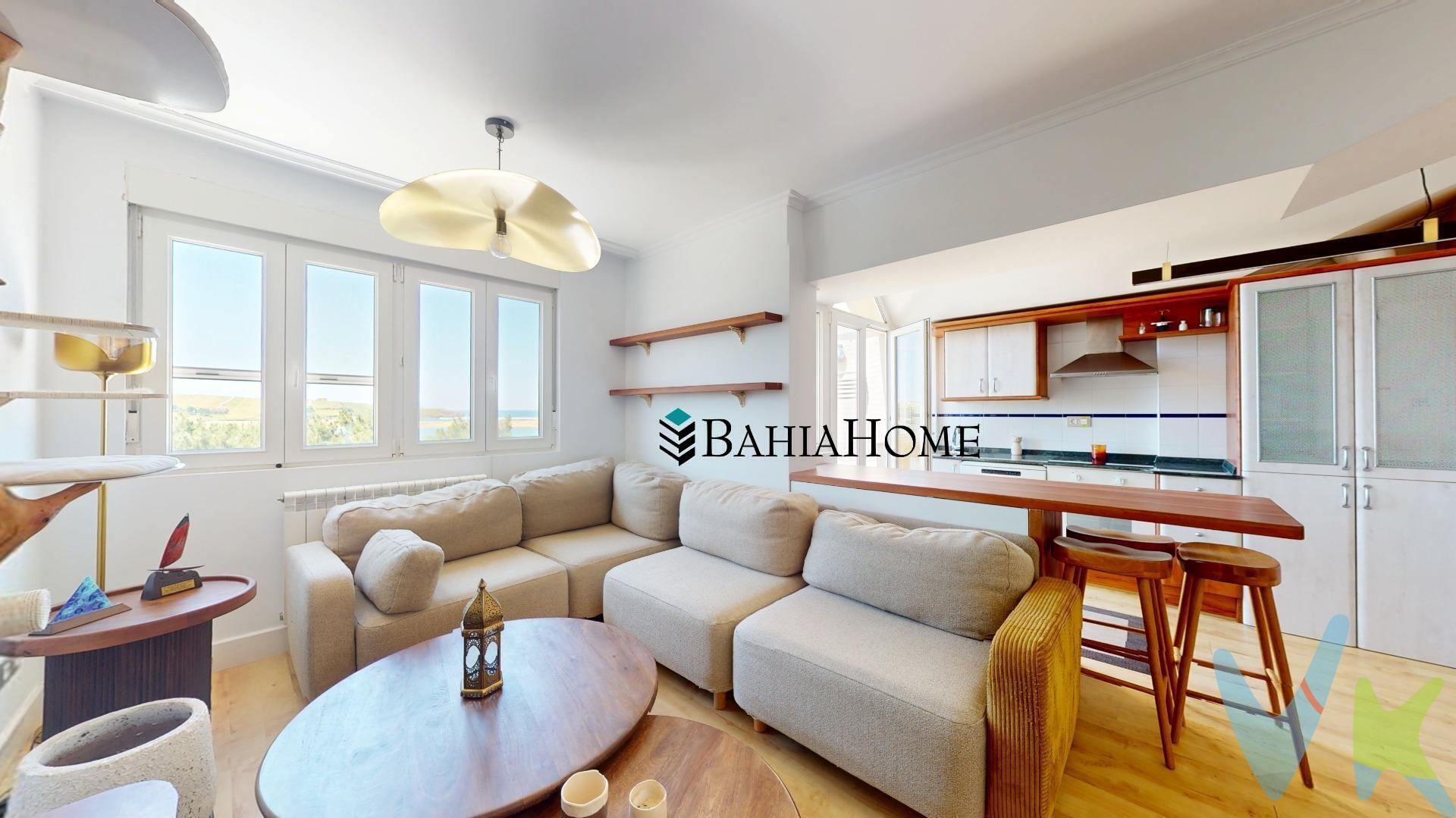 🌊 EXCLUSIVO ÁTICO EN PRIMERA LÍNEA DE PLAYA EN MOGRO – PLAYA DE USIL 🌊. ¿Buscas despertar cada día con vistas al mar y la playa a solo unos pasos?. Te presentamos esta fantástica vivienda situada en el Paseo Marítimo de Mogro, en una ubicación privilegiada junto a la espectacular Playa de Usil. ✨ 67 m² perfectamente distribuidos en una vivienda cómoda, luminosa y lista para entrar a vivir. 🏡 Características principales. ✔️ 2 habitaciones dobles amplias y luminosas. ✔️ 2 baños completos. ✔️ Cocina y salón en concepto abierto, moderno y funcional. ✔️ Terraza ideal para disfrutar del aire libre y las vistas. ✔️ Impresionantes vistas al mar 🌅. ✔️ Plaza de garaje de fácil acceso 🚗.  ✔️sistema de alarma 🔒. ✔️ Vivienda lista para entrar a vivir. 📍 Ubicación inmejorable. Situado a tan solo 10 metros de la playa, en una de las zonas más demandadas de Mogro, perfecta tanto para vivir todo el año como para segunda residencia o inversión vacacional. Disfruta de la tranquilidad del entorno, paseos junto al mar y todos los servicios cercanos. 💙 Ideal para…. 🏖️ Amantes del mar y la naturaleza. 👨‍👩‍👧 Familias que buscan tranquilidad. 💼 Inversores para alquiler vacacional. 🌅 Personas que desean una vivienda con encanto y vistas únicas. Una oportunidad difícil de encontrar en primera línea de playa. 📞 ¡Contacta para más información o concertar una visita!