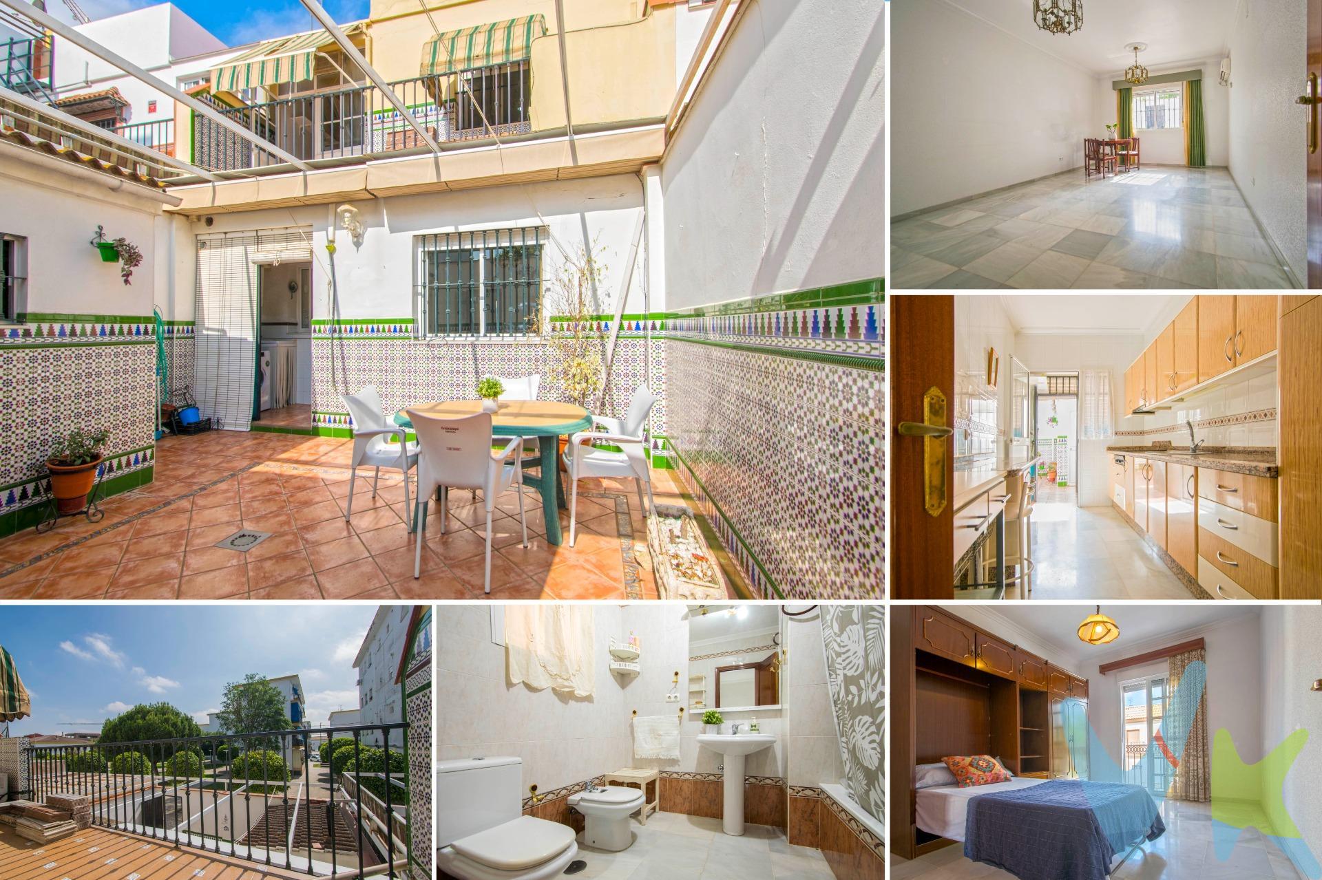 Preciosa casa adosada VPO en venta en el municipio de San José de La Rinconada, ubicada en calle Marconi, a tan solo 13 km de la provincia de Sevilla por la A-462 y la SE-4108. La vivienda consta de 130 m2 construidos dividida en dos plantas. En la planta baja nos encontramos con un pequeño porche delantero, salón-comedor con ventana con rejas al exterior, un pequeño aseo con placa de ducha, cocina independiente amueblada y equipada con electrodomésticos y con acceso a un patio trasero de 6 m2 muy acogedor con salida a la parte de atrás de la vivienda, lavadero, además de otra amplia estancia a modo de sala de estar con muchísima luz y aire acondicionado de split frío/calor. En la planta superior nos encontramos con un baño completo con bañera, tres dormitorios muy luminosos y el principal con acceso a una pequeña terraza con vistas al parque de Santa Cruz. También hay una zona de almacenaje con acceso a una amplia azotea donde poder desayunar y tomar el sol plácidamente, ya que es una zona tranquila sin mucho tránsito. La vivienda también tiene garaje y trastero. Suelos de mármol, puertas de madera, ventanas de aluminio con rejas.. Si desea obtener más información de este maravilloso adosado, no dude en ponerse en contacto con nosotros. Estaremos encantados de atender su llamada. Informamos a nuestros clientes compradores que el precio de venta no incluye lo siguiente: Honorarios de la agencia inmobiliaria, Impuestos (I. T. P. , I. V. A. o A. J. D. , en su caso) ni otros gastos de la compraventa (gastos de Registro de la Propiedad, Notaría, Gestoría ni de posible Financiación). Documento D. I. A. a disposición del consumidor según Decreto 218/2005 Junta de Andalucía.