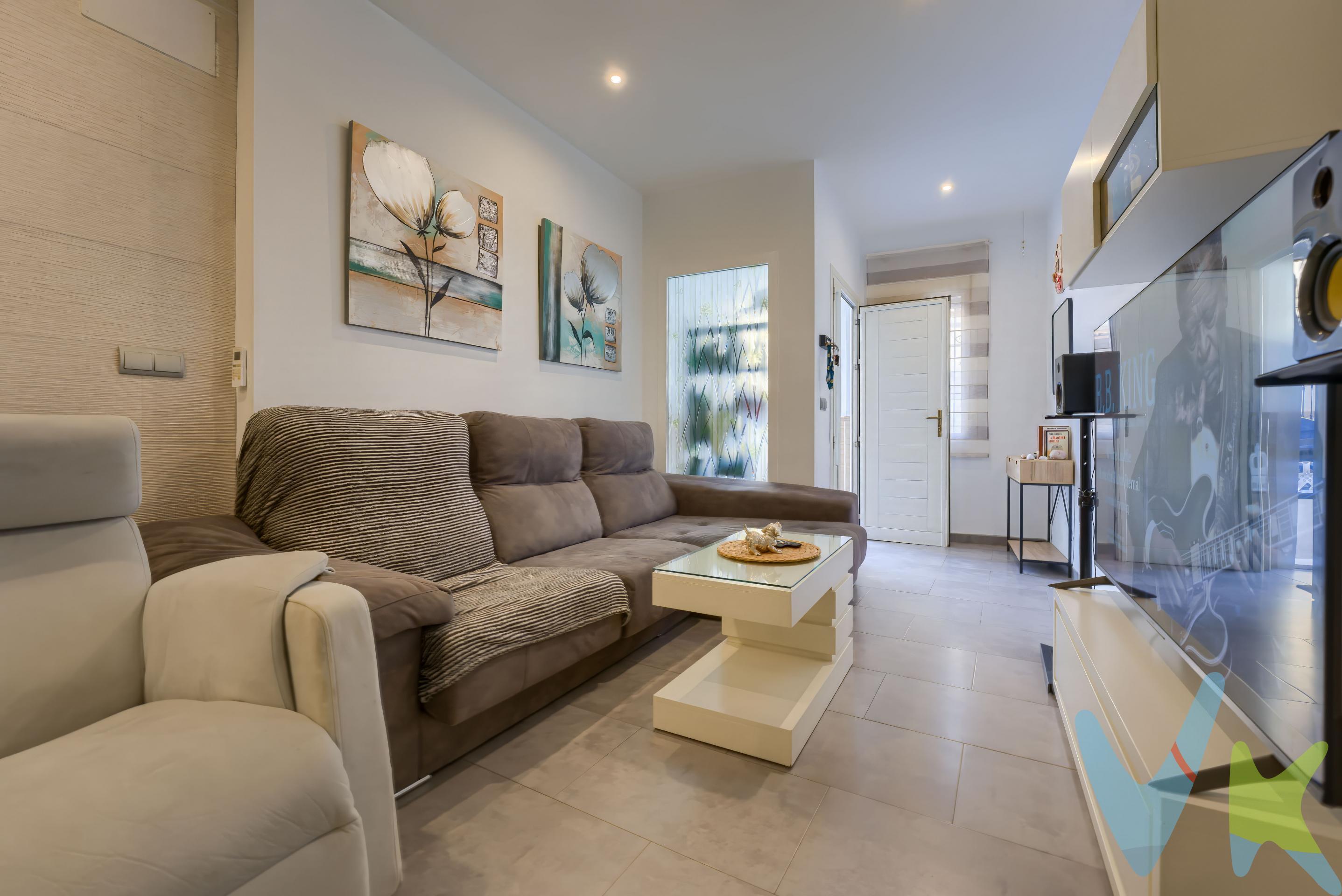  PRECIO DE VENTA: 225.000 + GASTOS]. Una casa para disfrutar de la tranquilidad y el encanto de Andalucía. En Corcoya, pedanía de Badolatosa, encontramos esta preciosa vivienda totalmente reformada, cuidada al detalle y lista para entrar a vivir. Se entrega completamente amueblada y equipada con electrodomésticos nuevos de primeras marcas. Cuenta con un amplio salón con chimenea, tres dormitorios, dos de ellos con vestidor, dos cuartos de baño, dos patios interiores y cocina-lavadero. Espacios que ofrecen comodidad y un ambiente acogedor para disfrutar del día a día. Su ubicación combina la tranquilidad de un entorno rodeado de naturaleza con la posibilidad de desplazarse fácilmente a distintos puntos de Andalucía, como Granada, Málaga y Sevilla. Una opción atractiva tanto como residencia habitual como para segunda vivienda.   Además, Corcoya conserva el encanto de las pequeñas localidades andaluzas y está vinculada a la conocida Ruta del Tempranillo. Muy cerca se encuentra la Ermita de Nuestra Señora de la Fuensanta, uno de los lugares más representativos de la zona. Un hogar ideal para quienes buscan intimidad, comodidad y una vida más pausada. En cumplimiento de las obligaciones de información previstas en la Ley 10/2025, de 28 de diciembre, de servicios de atención a la clientela y transparencia, así como en la normativa sectorial vigente, se hace constar que el precio indicado no incluye los gastos e impuestos inherentes a la adquisición, los cuales se desglosan a continuación: ● Impuesto sobre Transmisiones Patrimoniales (ITP): Se aplicará el tipo impositivo vigente en la Comunidad Autónoma de Andalucía (generalmente el 7% 15,750 euros, sin perjuicio de tipos reducidos del 3,5%, 1,2% o 1% aplicables según las circunstancias personales del comprador o las características del inmueble). El impuesto se devenga sobre el Valor de Referencia de Catastro o el precio de venta, aquel que resulte superior. ● Gastos de Notaría: Los honorarios notariales se calcularán conforme al arancel oficial regulado en el Anexo I, del Real Decreto 1426/1989, de 17 de noviembre, por el que se aprueba el arancel Notarial. ● Gastos de Registro: La inscripción en el Registro de la Propiedad se facturará según el arancel oficial establecido en el ANEXO I, del Real Decreto 1427/1989, de 17 de noviembre, por el que se aprueba el arancel Notarial. ● Gastos de Gestión (Gestoría): Los honorarios por la tramitación administrativa, liquidación de impuestos e inscripción registral ascienden a [545,00]€ aproximadamente(IVA incluido). ● Honorarios Agencia del Vendedor: incluidos en el PVP. ● Honorarios Agencia del comprador: La agencia prestará los servicios de información, asesoramiento y acompañamiento previstos en el Encargo de Servicios y en el D.I.A.  Si solicita servicios adicionales o personalizados, sus honorarios serán informados previamente, de forma individualizada y por escrito, conforme a la libertad de pactos y a la normativa vigente.NO VINCULADOS AL PRECIO DE COMPRA. Para una información exhaustiva sobre el funcionamiento, tipos impositivos y bonificaciones del ITP en Andalucía, puede consultar el portal oficial de la Agencia Tributaria de la Junta de Andalucía en el siguiente enlace: https://www.juntadeandalucia.es/organismos/economiahaciendayfondoseuropeos/areas/trib utos-juego/tributos/paginas/impuestos-cedidos-transmisiones.html;  Documento D. I. A. a disposición del consumidor según Decreto 218/2005 Junta de Andalucía. Una casa para disfrutar de la tranquilidad, con una ubicación que te conecta fácilmente con distintos puntos de Andalucía . . 