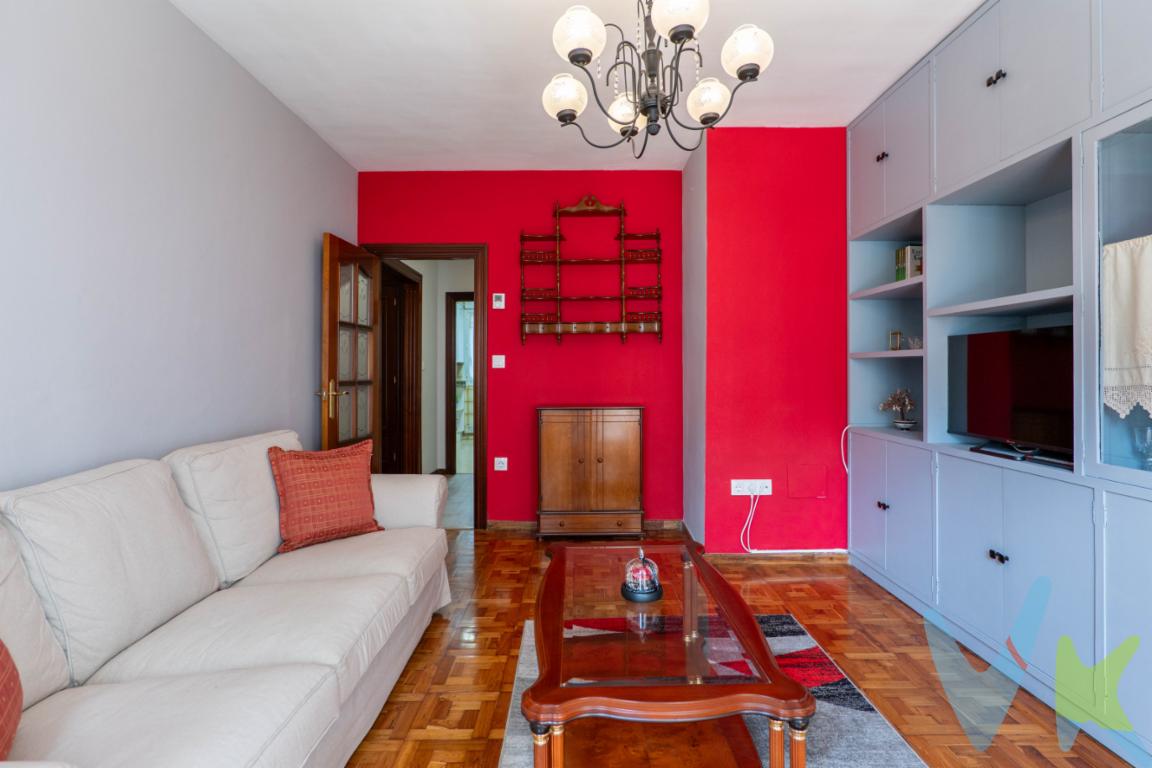 Oportunidad, venta de vivienda en Calle Carlos Marx 9, de Gijón.Hoy os ofrecemos este acogedor piso situado en la primera planta de la calle Carlos Marx  , en una zona tranquila, próxima al centro y bien comunicada.La vivienda es perfecta tanto como residencia habitual como para inversión o destinarla al arrendamiento.Está distribuida en: Salón , Cocina independiente, Tres dormitorios ,Baño completo  y despensa.Es un piso con una distribución muy cómoda y con todo lo necesario para disfrutarlo.La ubicación es excelente con grandes avenidas como la propia Carlos Marx y Constitución, nos encontramos a un paso del centro y cerca de la playa de poniente , así como de todo tipo de servicios, comercios y transporte público a un paso.Os aseguro es una buena oportunidad, contacta con nosotros para darte más información o para concertar una visita. Se informa a los interesados de que el precio de venta no incluye el Impuesto de Transmisiones Patrimoniales (ITP), ni los gastos de notaría, registro de la propiedad y otros gastos asociados a la compraventa, así como tampoco los honorarios de la agencia inmobiliaria a cargo del comprador.