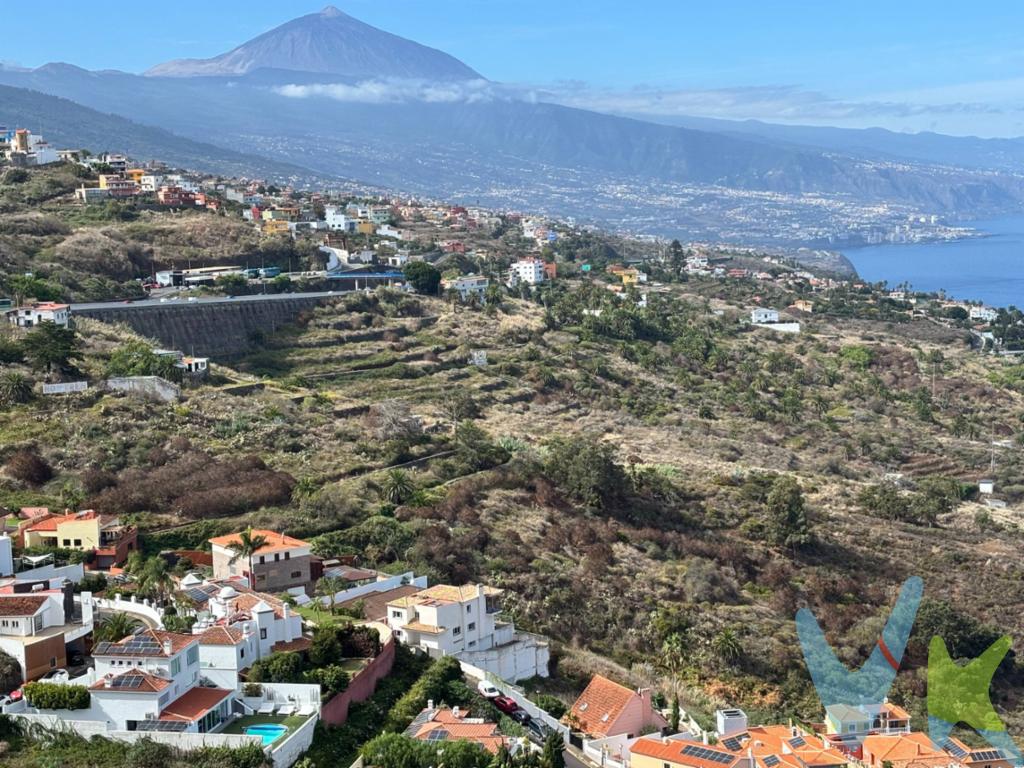 ¡Oportunidad única en una de las zonas más privilegiadas del norte de Tenerife!. ¿Buscas un lugar ideal para construir tu casa, invertir o desarrollar un proyecto? ¡Este terreno es perfecto para ti! Ubicado en Urbanización La Baranda, en el Sauzal, y con una superficie de 716 m2, permite la construcción de una edificación de 269 m2, de los que podrían corresponder 138 m2 a una planta baja y 131 m2 a planta alta. Este terreno no solo destaca por sus características, su excelente ubicación lo convierte en una opción inmejorable para construir la casa de tus sueños o desarrollar un proyecto de gran proyección; zona tranquila y exclusiva, entorno natural con espectaculares vistas al mar y a las montañas, rápido acceso a la autopista y a todos los servicios. Llámame y lo vemos.