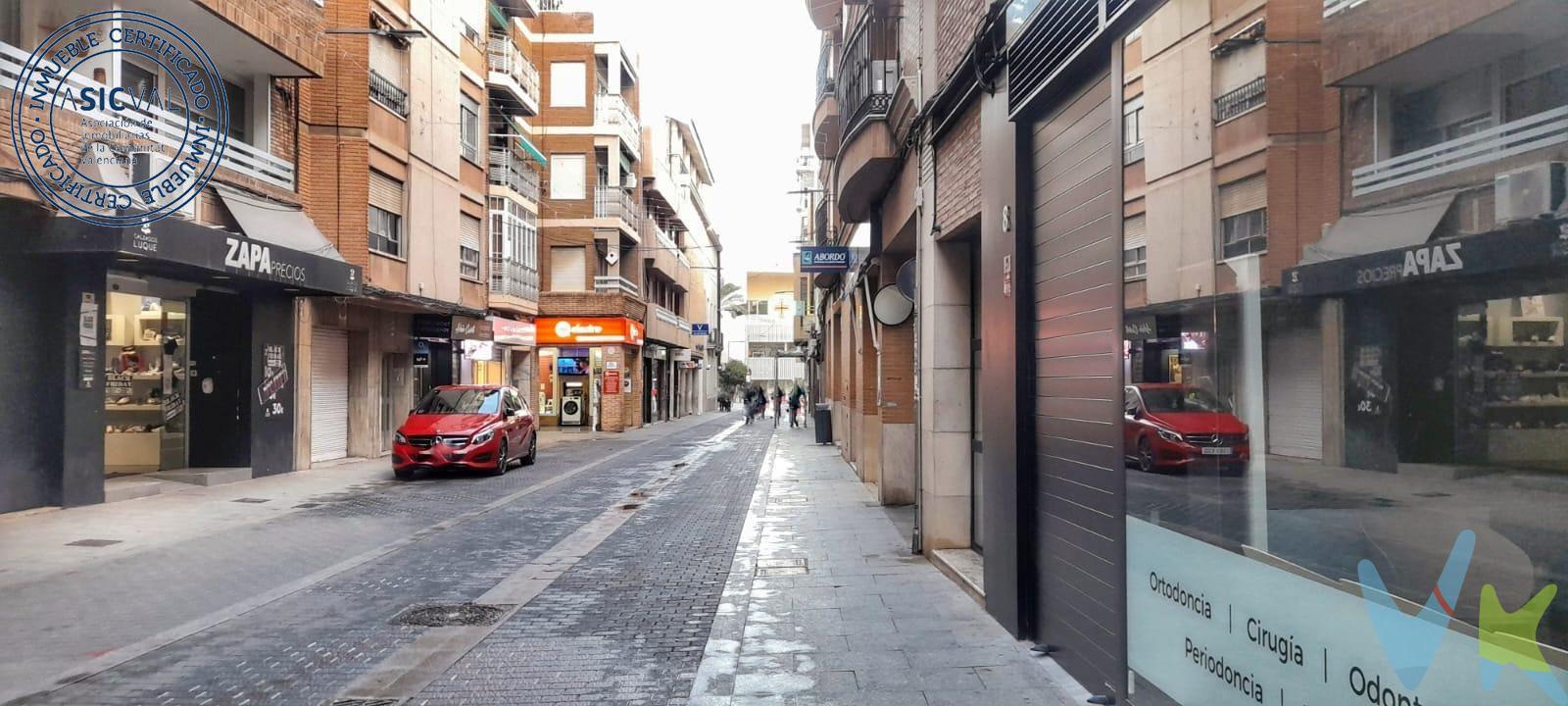 Se vende propiedad en una de las zonas más exclusivas de Torrent, ubicada en Calle Sagra. Esta propiedad cuenta con una ubicación inmejorable, rodeada de todos los servicios necesarios y con fácil acceso a las principales vías de la ciudad. El inmueble está completamente diáfano, lo que te brinda la flexibilidad de adaptarlo a tus necesidades y gustos. Un espacio ideal para crear la distribución que siempre has soñado, ya sea para uso residencial o comercial. Características principales:  PISO DE 125 M2 ÚTILES, PARA TU NUEVO HOGAR. Zona exclusiva de Torrent. Espacio diáfano para reformar. Perfecta para personalizar según tus necesidades. Ubicación: A solo unos pasos de tiendas, restaurantes, transporte público y todo lo que puedas necesitar en tu día a día. ¡Esta propiedad te ofrece la oportunidad de vivir en una de las áreas más demandadas de la ciudad!. No dejes pasar esta oportunidad y convierte esta propiedad en el proyecto que siempre has querido. Para más información o visitas, no dudes en contactarnos. Por mandato expreso del propietario, comercializamos este inmueble EN EXCLUSIVA, lo que le garantiza un servicio de calidad, un trato fácil, sencillo y sin interferencias de terceros. Por este motivo, se ruega no molestar al propietario, a los ocupantes de la propiedad, a los vecinos. Muchas gracias por su comprensión. .  El precio NO incluye los gastos de notaría, ni impuestos, ni gastos de registro de la propiedad, ni gastos de gestoría, ni honorarios de la inmobiliaria, ni cualquier otro gasto que no este especificado.  .  Los datos e información contenida en este anuncio es meramente informativa, por lo que no tiene carácter contractual, pudiendo contener errores, reservándose la inmobiliaria a poder modificarla en cualquier momento. Para saber más sobre el mismo no dude en ponerse en contacto con nosotros. 