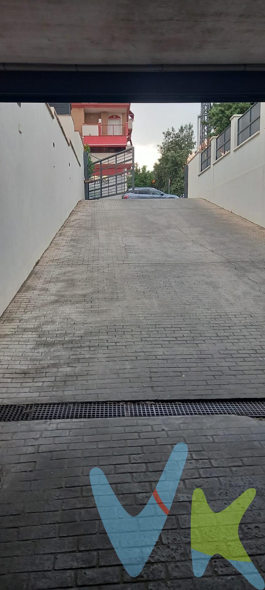 El parking se encuentra ubicado en la avenida Santa María de Trassierra  ,a escasos metros de Glorieta Amadora y de Hipercor . en el edificio  "ARENAL VISTA SIERRA"