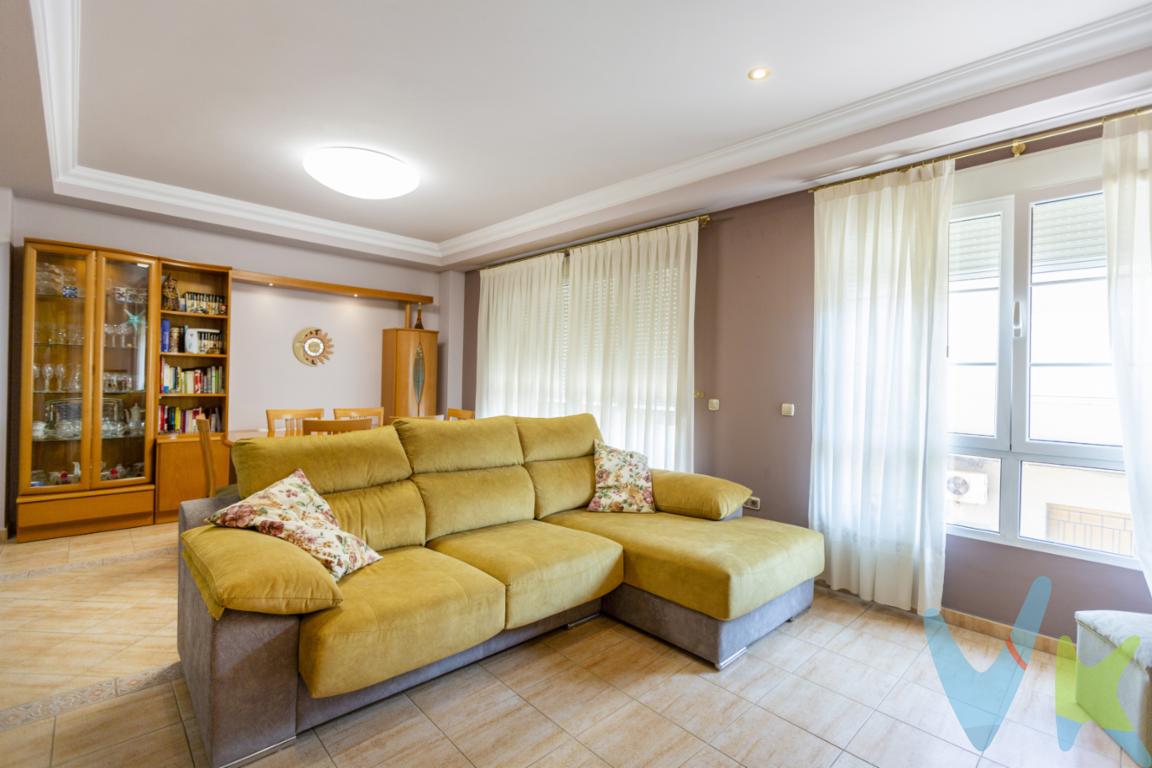 Una casa pensada para familias que quieren una vida real, sana y en contacto con la naturaleza.En el corazón de la Ribera Alta de Valencia, esta casa de pueblo de nueva construcción es el lugar ideal para criar una familia al estilo de antes, con la comodidad de hoy. Rodeada de naranjos y aire limpio, ofrece un entorno seguro, natural y lleno de vida para los niños.La vivienda combina diseño moderno con alma rural: espacios amplios, mucha luz. Aquí se desayuna fruta local, se cocina en familia con productos de cercanía y se vive sin prisas.Los niños caminan al colegio, juegan al aire libre y crecen rodeados de naturaleza, respeto y comunidad. Sin pantallas, sin tráfico, sin estrés. Vivir aquí es apostar por salud, raíces y una infancia feliz.__________________  Nuestro servicio con cada uno de nuestros clientes es en exclusividad, por lo que nosotros le garantizamos un servicio de calidad y sencillo sin interferencias de terceros, nuestra inmobiliaria trabaja con exclusividad compartida, por lo que estaremos encantados de colaborar con cualquier agencia o particular que esté interesado en el inmueble. Por ese motivo, se ruega no molestar al propietario o inquilinos de la propiedad. Si usted es un posible cliente o agente inmobiliario, interesado en esta propiedad, no dude en llamarnos a nosotros, estaremos encantados de colaborar. El precio indicado no incluye los honorarios de intermediación inmobiliaria, que deberán ser abonados por el comprador de forma independiente.