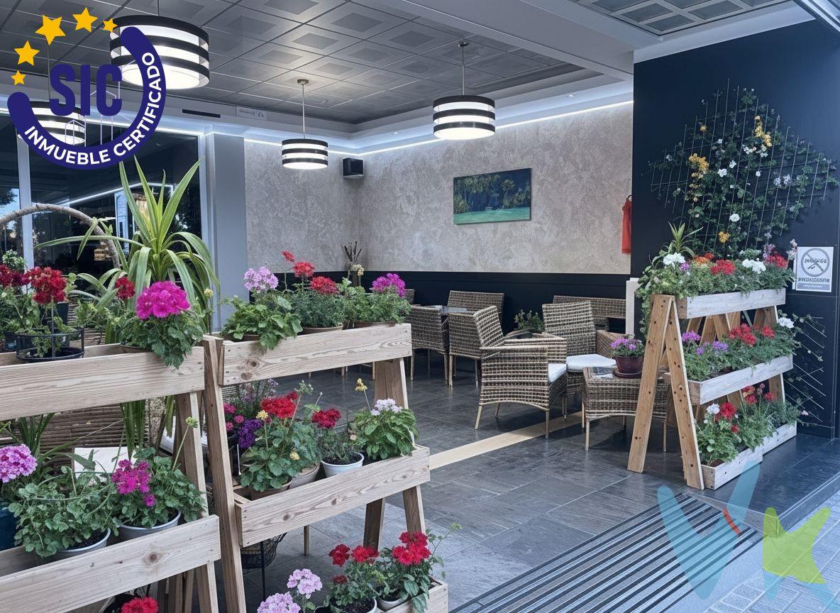 Presentamos el traspaso de bar-restaurante en pleno funcionamiento en Moncada, situado en el consolidado barrio Badía, en una ubicación estratégica y muy visible. El local se encuentra frente al parque, de los cactus donde dispone de terraza exterior, lo que aporta un entorno agradable y familiar, ideal para potenciar el servicio diario. El establecimiento cuenta con 191 m², distribuidos en amplio salón interior con aforo autorizado para 70 comensales. Espacios exteriores con gran atractivo comercial. 30 m² de terraza techada propia. Terraza exterior ubicada en el parque situado justo enfrente del bar, con capacidad para 8 mesas (32 comensales). Una combinación perfecta para maximizar la rentabilidad y ofrecer diferentes ambientes a los clientes. Licencias en vigor:. Bar-restaurante. Terraza. Juegos de azar. Totalmente equipado. Se traspasa con toda la maquinaria, mobiliario y utensilios que aparecen en las fotografías, permitiendo continuar la actividad de inmediato. (No se incluyen las máquinas propiedad de proveedores.). Reformado hace solo 6 meses, el local se encuentra en excelente estado, moderno y actualizado, sin necesidad de inversión adicional. Una oportunidad ideal para profesionales que busquen un negocio listo para continuar y con gran potencial. Para más información, condiciones económicas o concertar una visita, contáctenos. . PVP 55.000€.  Gastos e impuestos no incluidos en el precio. La compra conlleva impuestos y gastos de formalización para el comprador. A título orientativo se informa que en segundas transmisiones el ITP con carácter general en  Valencia es del 10%, pudiendo existir otros tipos impositivos atendiendo a las circunstancias  personales del comprador u otras circunstancias previstas legalmente. Base imponible del impuesto el mayor valor entre el precio de compraventa, la tasación o el valor de referencia catastral. En cuanto a los gastos de notaría y registro, en su caso,  suelen oscilar aprox; entre 1,5% y 2,5% (aranceles variables según precio, n.º de copias y complejidad). El comprador elige notario. Si el comprador precisase de hipoteca: tasación, condiciones y costes bancarios serán según entidad elegida por el comprador, así como los gastos de gestoría, y cualesquiera otros gastos inherentes a la formalización de la compraventa que legalmente correspondan a la parte compradora, salvo pacto expreso en contrario con el vendedor. El consumidor tiene, conforme a la normativa vigente, a su disposición información y documentación adicional relativa al inmueble y condiciones de la compraventa, que podrá ser consultada en C/Joaquín Costa 4, bajo 46005 Valencia o urbe2@remax.es. Honorarios de mediación inmobiliaria a cargo del  COMPRADOR: (3000€ del precio final de venta más IVA (21%), salvo otro pacto.); y de VENDEDOR (según acuerdo con el mismo). . Se informa al consumidor que la agencia actúa como intermediaria inmobiliaria en la operación, estando cualquier eventual compraventa y sus condiciones sujeta a la aceptación expresa del propietario-vendedor y a la posterior formalización del correspondiente contrato.