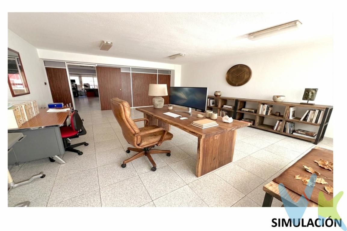  **Atención INVERSORES, VIVIENDA CON 285 m en Zona Centro ¿Puedes sacarle algún provecho?**En Castellón, en la zona del Centro - Hospital - Plaza del Real. Oficina con licencia de actividad en vigor, para establecer su negocio, ( con limitaciones, debido a las actuales normas urbanísticas), ¡¡TRASTEROS!!, tan demandados actualmente. en un entorno dinámico y céntrico. Con una superficie útil de 225 metros cuadrados y 285 metros construidos, este inmueble destaca por su amplitud y comodidad, ofreciendo un espacio generoso. Antaño era una prestigiosa gestoría y aún conserva la LICENCIA EN VIGOR, por lo que si se quiere para ejercer la misma actividad, no sería problema.Sita en la segunda planta de un edificio construido en 1965, la oficina dispone de ascensor facilitando el acceso, garantizando comodidad para usted y sus clientes. El edificio ha sido cuidadosamente mantenido y siempre destinado a empresas de diversas actividades.Con una amplia variedad de servicios a su alrededor, como restaurantes, tiendas y bancos, así como acceso rápido a transporte público, esta ubicación facilita la vida cotidiana tanto a empleados como a clientes.Además, la cercanía a instituciones importantes en la ciudad significa que estará siempre al corazón de las actividades económicas y culturales, lo que representa una ventaja significativa .No deje pasar la ocasión de visitar este magnífico espacio. ¡Concertar una visita es sencillo y estaremos encantados de mostrarle esta oficina!.Agencia Registrada con el número 1.399 en el Registro Obligatorio de Agentes Inmobiliarios de la Comunidad Valenciana. Puede consultar en la web de la GVA. Gastos e impuestos no incluidos en el precio. A título orientativo, en segundas transmisiones, el comprador abonará el Impuesto sobre Transmisiones Patrimoniales (ITP), cuyo tipo general en la Comunidad Valenciana es el 10% (*) sobre la base imponible, que será el mayor valor entre precio de compraventa, tasación o valor de referencia catastral. Gastos de notaría y Registro de la Propiedad: aproximado entre 1.000 y 2.000 euros (aranceles variables según precio, número de copias y complejidad). El comprador escoge libremente notario. El vendedor asume, por ley, los gastos que le correspondan, salvo pacto contrario. Si se precisa hipoteca, tasación, condiciones y costes bancarios según entidad elegida por el comprador; así como los gastos de gestoría y cualesquiera otros inherentes a la formalización de la compraventa. De acuerdo con la ley, no se incluyen en el precio otros gastos o tributos que legalmente correspondan al comprador. Los honorarios de intermediación inmobiliaria al vendedor no incluidos en el precio. Los honorarios de intermediación inmobiliaria al comprador: 2,5 % + IVA calculados sobre el precio de venta con un mínimo de 3.000 euros + IVA(*) Consultar condiciones concretas según circunstancias personales o régimen fiscal aplicable. Puedes llamar al y te informaremos de tu caso en concreto. El consumidor tiene derecho, conforme a la normativa vigente, a disponer de información y documentación adicional relativa al inmueble y condiciones de la compraventa, accesible en la sede física de la agencia situada en Avenida Rey Don Jaime nº74, 7ºB, Castellón de la Plana. La agencia actúa exclusivamente como intermediaria en la operación. Cualquier compraventa y sus condiciones quedan sujetas en todo caso a la aceptación expresa del vendedor del inmueble y a la posterior formalización del correspondiente contrato. El presente anuncio tiene carácter meramente informativo: la información suministrada se corresponde con la disponible a la fecha de publicación, pudiendo variar en función de las circunstancias o actualizaciones legales, contractuales y fiscales. 