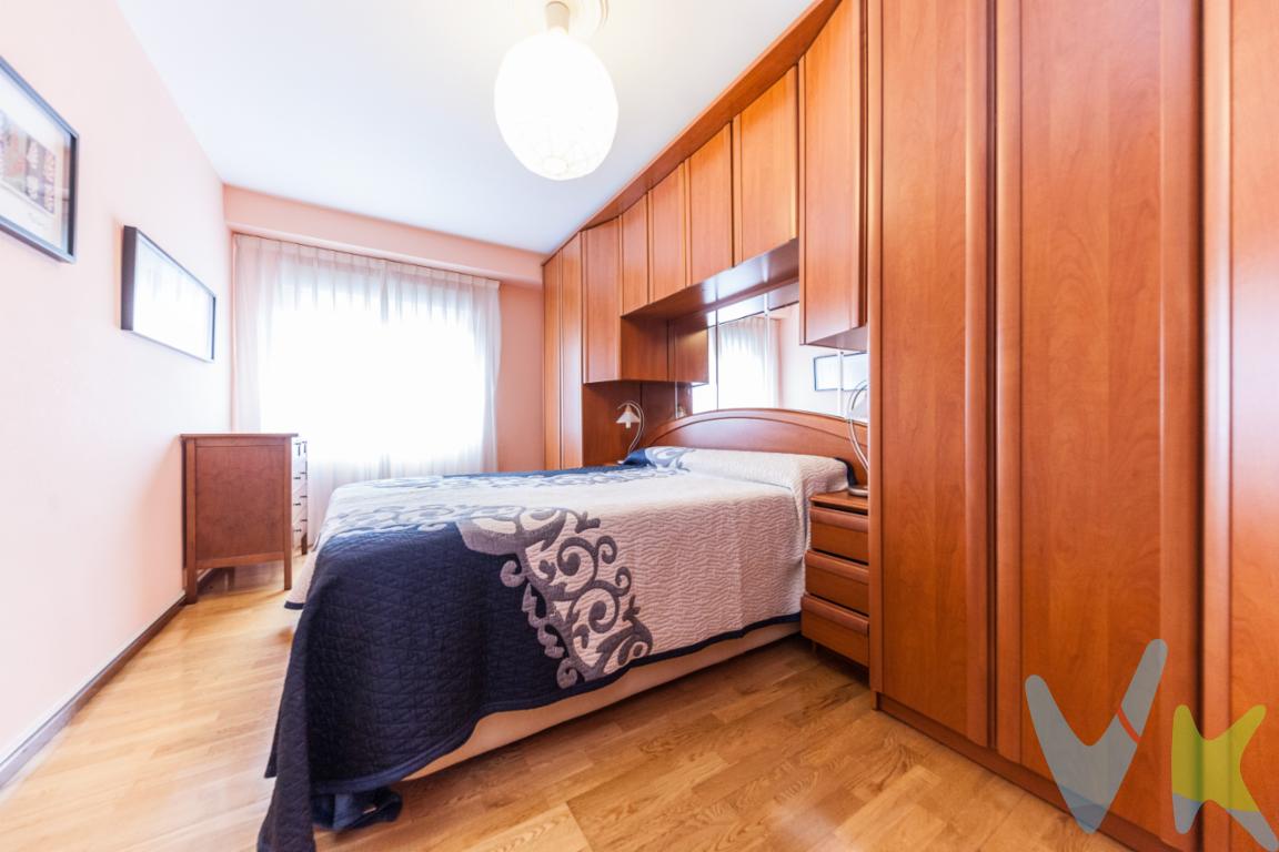 Venta de vivienda de 3 habitaciones, en Pumarín.Si buscas una vivienda para entrar a vivir, este piso te interesa.Situado en uno de los barrios más demandados de Gijón , con todos los servicios , colegios, supermercados, parques y con una muy buena comunicacion de autobuses y autopista. El inmueble se distribuye en tres dormitorios, amplia cocina, salón , una práctica despensa, y un baño con ventana .Ideal para una familia , o como inversión.El precio NO incluye: Impuestos, gastos de Notaría, registro y honorarios de mediación inmobiliaria del 2% más I.V.A. con un mínimo de 2000 euros mas I.V.A a cargo del comprador.A título orientativo, en segundas transmisiones, el comprador abonará el Impuesto sobre Transmisiones Patrimoniales (ITP). Para consultar los porcentajes del ITP en Asturias puede hacerlo a través de la web oficial de servicios tributarios del Principado de Asturias https://sede.tributasenasturias.es/sites/sede/default/es_ES/Que-quieres-hacer/Transmisiones-Patrimoniales-y-AJD. La base imponible será el mayor valor entre precio de compraventa, tasación o valor de referencia catastral. Gastos de notaría y registro según aranceles variables según precio, número de copias y complejidad.  El comprador escoge libremente notario. El vendedor asume la plusvalía y el resto de gastos son del comprador. Si se precisa hipoteca: Tasación, condiciones y costes bancarios según entidad elegida por el comprador; así como los gastos de gestoría y cualesquiera otros inherentes a la formalización de la compraventa. De acuerdo con la ley, no se incluyen en el precio otros gastos o tributos que legalmente correspondan al comprador.. El consumidor tiene derecho, conforme a la normativa vigente, a disponer de información y documentación adicional relativa al inmueble y condiciones de la compraventa, accesible en la sede física . La agencia actúa exclusivamente como intermediaria en la operación. Cualquier compraventa y sus condiciones quedan sujetas en todo caso a la aceptación expresa del vendedor del inmueble y a la posterior formalización del correspondiente contrato. El presente anuncio tiene carácter meramente informativo; la información suministrada se corresponde con la disponible a la fecha de publicación, pudiendo variar en función de las circunstancias o actualizaciones legales, contractuales y fiscales.