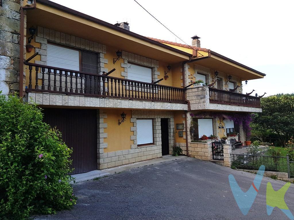 Casa de estilo montañés con jardín, totalmente reformada en Puente Viesgo.  Situada en Hijas una zona de baja montaña que marca el tránsito entre los pueblos del centro geográfico de Cantabria y Los Valles Pasiegos. Hijas te encantará por el verdor de sus agrestes praderas, la tranquilidad de sus pequeños núcleos de población tan bien conservados y su proximidad y buenas comunicaciones con puntos significativos de Cantabria como son Puente Viesgo (a 5 km), Santander o La autovía de La Meseta (A-67).  .  La casa, que fue totalmente reformada a principios de los años 90, conserva el diseño y los rasgos de la primitiva casa montañesa que fue, aunque se modificó su estructura introduciendo sendos forjados de hormigón tanto en el tejado como en la planta intermedia. La vivienda dispone además de una planta bajo cubierta totalmente diáfana, actualmente sin habilitar.  .  Interiormente, la casa se desarrolla como lo hacían las antiguas casas de Cantabria; la planta baja de 117 metros cuadrados por la que se accede a una preciosa huerta de más de 100 m² que disfruta de buenas vistas y de toda la privacidad del mundo, es ocupada exclusivamente por un garaje y un enorme zaguán desde el que arranca una sobria escalera que nos conduce a la primera planta en la que se distribuye la casa en salón comedor, cocina, balcón tipo solana, cuarto de baño y 3 dormitorios ( dos de los cuales tienen terraza).  .  Como ya hemos dicho, la casa te permitirá habitarla desde el primer minuto. Y su disposición en el entorno, orientación y vistas, son inmejorables.  .  Destacamos de esta vivienda:.  Su calidad, al haber sido objeto ya de una reforma, estructuralmente es una vivienda nueva, sus forjados son de hormigón sus ventanas son de madera de calidad y están bien y su tejado está perfecto.  .  El espacio de la planta bajo cubierta, aunque actualmente no está aprovechado ni comunicado con la planta primera, te permitirá ampliar la vivienda considerablemente.  .  La superficie de la planta baja consta en escrituras como local comercial, con lo que podrás dar de alta cualquier tipo de actividad industrial o comercial en ella.  .  El estado interior de la vivienda es, en términos generales, bueno y no requiere hacer grandes obras para habitarla.  .  Al estar situada en un municipio rural de menos de 5.000 habitantes, si eres menor de 35 años y deseas comprarla para establecer en ella tu domicilio habitual, es posible que puedas acogerte a las importantes subvenciones que en la actualidad concede el Gobierno de Cantabria.  .  Si deseas disponer de una casa en un entorno muy tranquilo, rodeado de naturaleza pero también con buenas comunicaciones y a menos de 40 minutos de núcleos de población importantes; esta vivienda reúne todos estos requisitos.  Gastos de la transacción:.  .  El precio de venta de la vivienda no incluye impuestos ni gastos legales derivados de la compraventa. Compra sujeta al al Impuesto de Transmisiones Patrimoniales:. El adquiriente se hará cargo del coste de la escritura y su inscripción en el Registro de la Propiedad.