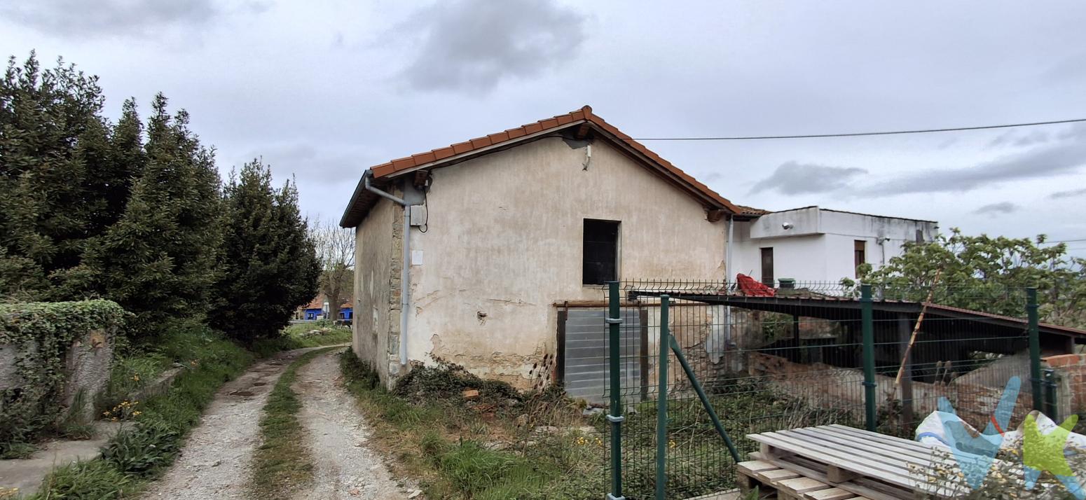  Imagina despertar cada mañana en una casa de piedra con jardín en Santillana del Mar, rodeado de naturaleza, tranquilidad y con el privilegio de vivir a un paso del centro histórico, las famosas cuevas de Altamira y las playas de Santa Justa y Tagle. Esta propiedad es mucho más que una vivienda: es una oportunidad para crear tu hogar soñado en un entorno único, lleno de historia, cultura y belleza natural.Con una orientación sur-oeste, disfrutarás de luz natural durante todo el día, perfecta para que tu jardín y porche se conviertan en tus rincones favoritos para relajarte, leer o compartir momentos especiales.La casa cuenta con 146 m² distribuidos en dos plantas, una cubierta completamente nueva y el resto de la vivienda lista para reformar a tu gusto. Así podrás diseñar cada espacio según tus necesidades, combinando el encanto de la piedra tradicional con las comodidades de una reforma actual.Además, su excelente comunicación y cercanía a lugares como Comillas, Suances y Santander la convierten en un lugar ideal tanto para vivir todo el año como para escaparte los fines de semana.¿Te imaginas viviendo aquí? Esta es tu oportunidad para hacerlo realidad. ¿Te gustaría que preparemos una visita?
