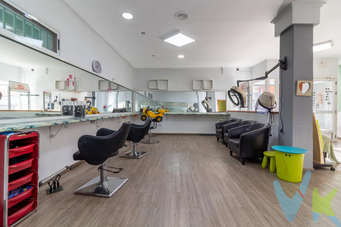 ¡Excelente oportunidad de negocio o  inversión en Puerto de Sagunto!Se vende un local comercial de 72 m2 ,perfecto para emprendedores e inversionistas. Esta propiedad cuenta con licencia de actividad ,lo que lo convierte en una gran oportunidad para poder montar tu propio negocio de peluquería y estética ,pero su versatilidad permite adaptarla a cualquier otro tipo de negocio que desees desarrollar .El  local dispone de una amplia sala completamente equipada, ideal para impulsar tu actividad con comodidad. Además , cuenta con un baño funcional y un pequeño almacén,  optimizando así el uso del espacio. Sus grandes ventanas aportarán mayor visibilidad y luz para atraer a clientes desde la primera vista.Ubicado en una zona privilegiada ,el local está rodeado de negocios ,lo que garantiza un flujo constante de personas . La cercanía a varios colegios asegura que tu negocio pueda beneficiarse del trafico diario de familias y estudiantes, creando así una gran oportunidad para captar diariamente nuevos clientes.No dejes pasar esta oportunidad de inversión en un local estratégico que ofrece múltiples posibilidades.Este es el momento de dar el paso hacia el sueño empresarial.¡Contáctanos para más información y haz realidad tu proyecto! * En nuestra agencia contamos con el distintivo de Agentes de Intermediación Inmobiliaria de la Comunitat Valenciana (Número de registro RAICV 1394) y cumplimos con todos los requisitos que debe tener un profesional del sector inmobiliario. *Por mandato expreso del propietario, comercializamos este inmueble en exclusiva, lo que le garantiza el acceso a toda la información, a un servicio de calidad, un trato fácil, sencillo y sin interferencias de terceros. Si usted es agente inmobiliario y tiene un cliente para este inmueble, llámenos estaremos encantados de colaborar. *El precio indicado no incluye gastos ni otros conceptos. A tal efecto, se informa que al referido precio habrá que añadirle los gastos propios de la transmisión inmobiliaria, entre los que cabe enumerar los siguientes: honorarios notariales, impuesto al que se encuentre sujeta la transmisión (Impuesto sobre el Valor Añadido o Impuesto sobre Transmisiones Patrimoniales y Actos Jurídicos Documentados, según el caso), gastos de inscripción en el Registro de la Propiedad y honorarios de intermediación de la agencia inmobiliaria.  *¿Qué te ofrecemos en nuestra agencia?  - Agilizamos y hacemos más cómodo el proceso. - ¡Nos ocupamos de todo! Cero preocupaciones. - Recibe apoyo legal y fiscal durante todo el proceso. - Experto inmobiliario 100% a tu lado. - Asistencia post venta ¡Seguimos a tu lado! 