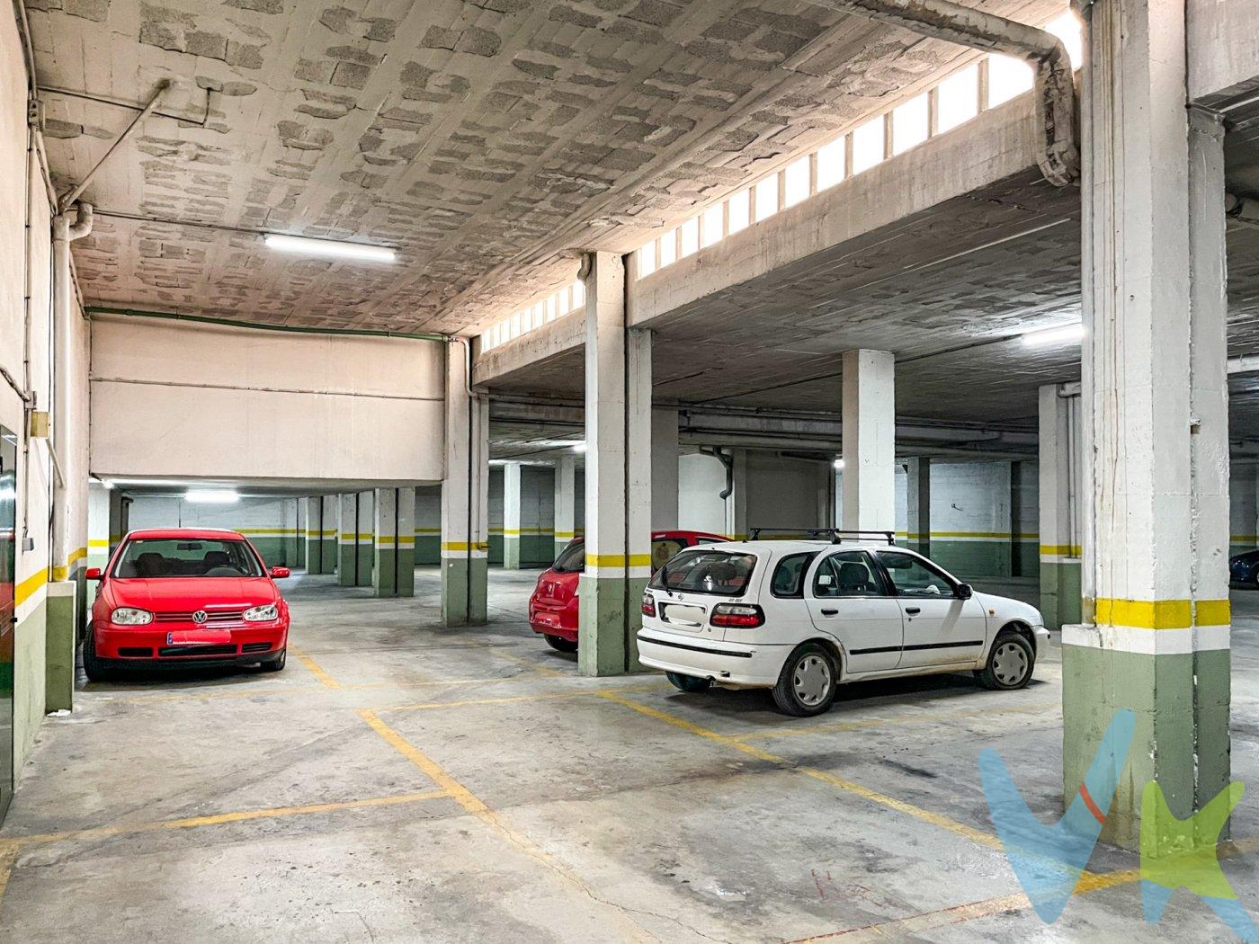 ¡No pierdas la oportunidad de adquirir una plaza de parking en venta! Esta plaza se encuentra ubicada en la calle Fuente las Pilas nº4, justo enfrente del encantador parque del antiguo matadero de Requena. La plaza cuenta con una amplia puerta de hierro automática con mando a distancia, y se encuentra en un parking de una sola planta totalmente privado, al que solo pueden acceder los propietarios de las plazas. Puedes acceder tanto desde la puerta principal a pie de calle como a través del ascensor por la calle Rafael Bernabéu. La entrada tiene una rampa de acceso muy suave y ofrece una buena maniobrabilidad gracias a su amplitud. Además, el mantenimiento anual es mínimo. La plaza tiene un tamaño mediano y está claramente marcada en el suelo, y el parking cuenta con una excelente iluminación para garantizar la seguridad. Mantén tu vehículo resguardado y protégelo de los delincuentes y las inclemencias del tiempo, o bien aprovecha esta oportunidad como una excelente inversión para alquilarla. Recuerda que la descripción del inmueble e imágenes tienen un carácter meramente informativo y no tienen carácter contractual, pudiendo ser modificados por la inmobiliaria comercializadora sin implicar responsabilidad alguna frente a terceros. Además, el precio de venta al público de esta propiedad no incluye los gastos de adquisición, como los honorarios notariales, registrales, de gestión, entre otros. ¡No dudes en contactarnos para obtener más detalles!