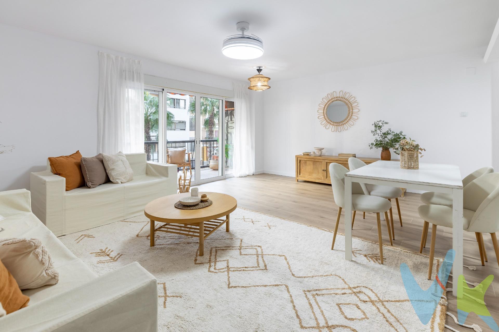 Imagina despertar cada mañana con la brisa del mar y poder disfrutar de la playa de San Antoni, una de las más emblemáticas de todo el litoral Mediterráneo, a tan sólo tres minutos caminando.    La vivienda ha sido reformada íntegramente hace escasos tres meses, incluyendo fontanería, carpintería, instalación eléctrica, baños y suelo (porcelánico imitación parquet). También el patio del edificio fue renovado hace un año. Todo listo para ser estrenado.    La distribución se compone de un espacioso salón-comedor con acceso a una amplia terraza, ideal para disfrutar y relajarte al aire libre, tres habitaciones (dos dobles y una sencilla) equipadas cada una de sus respectivos armarios empotrados y ventiladores de techo para aliviar las temperaturas en los meses de verano, dos baños completos, y una cocina independiente totalmente equipada.    Exterior y muy luminoso, dispone de ventanas de aluminio con cristales climalit y puertas de madera lacadas en blanco, lo cual provoca una sensación de amplitud en el espacio.    Por si todo esto no fuera suficiente para visitar tu próximo hogar, también dispone de una sensacional comunicación con todos los servicios necesarios y prácticos del día a día; restaurantes, supermercados, farmacias, hornos, colegios, bus….    Contacta con nosotros y compruébalo por tí mismo. Te esperamos!.    Por expreso deseo de los propietarios, esta vivienda se comercializa en EXCLUSIVA, por lo que le garantiza un trato fácil, cómodo y sin interferencias. Rogamos no molesten a sus ocupantes, propietarios o vecinos. Si usted es un profesional inmobiliario, no dude en llamarnos, estaremos encantados de colaborar en la venta de este inmueble. **Honorarios de agencia, gestoría, notaría, registro e impuestos no incluidos. Anuncio no vinculante, puede contener errores. **. Conócela y enamórate de la vivienda que siempre soñaste encontrar!. 