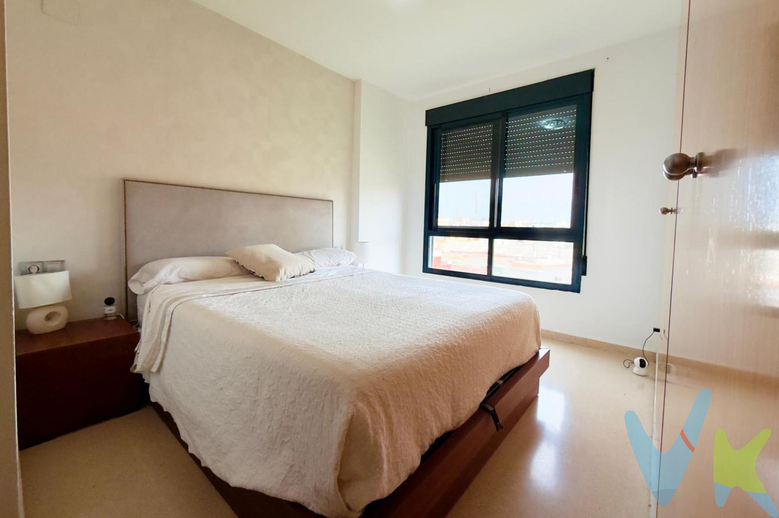 Piso exterior en Parc Central (Torrent) con balcón, garaje y trastero incluidos. A 5 min del metro?Vivienda impecable y lista para entrar a vivir en una 3ª planta con ascensor, dentro de una de las zonas residenciales más demandadas y consolidadas de Torrent. Sus 75 m² útiles destacan por una distribución funcional sin pasillos perdidos, gran luminosidad y excelentes calidades.?Distribución y calidades destacadas:?Zona de día: Salón-comedor amplio con acceso directo a un balcón exterior con vistas despejadas. Cocina independiente completamente equipada con electrodomésticos y óptima capacidad de almacenaje.?Zona de noche: 2 habitaciones dobles con armarios empotrados de cuatro puertas vestidos por dentro. Dispone de 2 baños completos (el principal en suite).?Climatización y confort: Sistema centralizado de aire acondicionado frío/calor por conductos y ventanas con doble acristalamiento y mosquiteras instaladas.?Aparcamiento y almacenaje: Incluye plaza de garaje de fácil maniobra en finca con videovigilancia (a escasos metros del ascensor) y un amplio cuarto trastero independiente.?Ubicación y conexiones estratégicas (Parc Central):?Transporte: A 5 minutos a pie de la estación de metro Torrent Avinguda (L1, L2 y L7 directas al centro de Valencia) y paradas de autobús interurbano.?Servicios a pie de calle: Supermercados, colegios, centros médicos, zonas verdes, Universidad Católica (UCV) y rápida salida a la autovía (A-7 y V-36).?Propiedad ideal tanto para primera residencia como para inversores que buscan alta rentabilidad por alquiler en Parc Central.?Contacta con nosotros para concertar una visita o solicitar más información. Atendemos por teléfono y WhatsApp. Gastos de la compraventa a cargo de la compradora no incluidos en el precio del inmueble. A tener en cuenta:-        ITP  con carácter general en Valencia es del 10%, pudiendo corresponderle otro tipo impositivo atendiendo a sus circunstancias personales (por edad, renta, situación familiar, primera vivienda habitual ) previstas legalmente.*Base imponible del impuesto el mayor valor entre el precio de compraventa, la tasación o el valor de referencia catastral-        Gastos de notaría y registro, en su caso, suelen oscilar aproximadamente entre 15% y 25% (aranceles variables según valor de compraventa, número de copias).-        Si tramita la inscripción con una gestoría, deberá abonar sus honorarios más IVA (en este caso suele oscilar entre los 250.-EUR y los 450.-EUR + IVA).-        Honorarios de mediación inmobiliaria a cargo del comprador del 4% del precio final de venta más IVA (21%).Se informa al consumidor que la agencia actúa como intermediaria inmobiliaria en la operación, estando la compraventa y sus condiciones sujeta a la aceptación expresa del propietario y a la posterior formalización mediante el correspondiente contrato.la información de esta publicación no es vinculante y puede contener errores; se muestra únicamente con carácter informativo y no contractual.Este inmueble puede experimentar cambios de precio, descripción o ser retirado del mercado sin previo aviso. AGENCIA INMOBILIARIA cumple con la normativa vigente y acredita su capacitación profesional e identificación RAICV 00116, de acuerdo con el Registro de Agentes de Intermediación Inmobiliaria de la C.V  (Decreto 98/2022 de 29 de julio).  