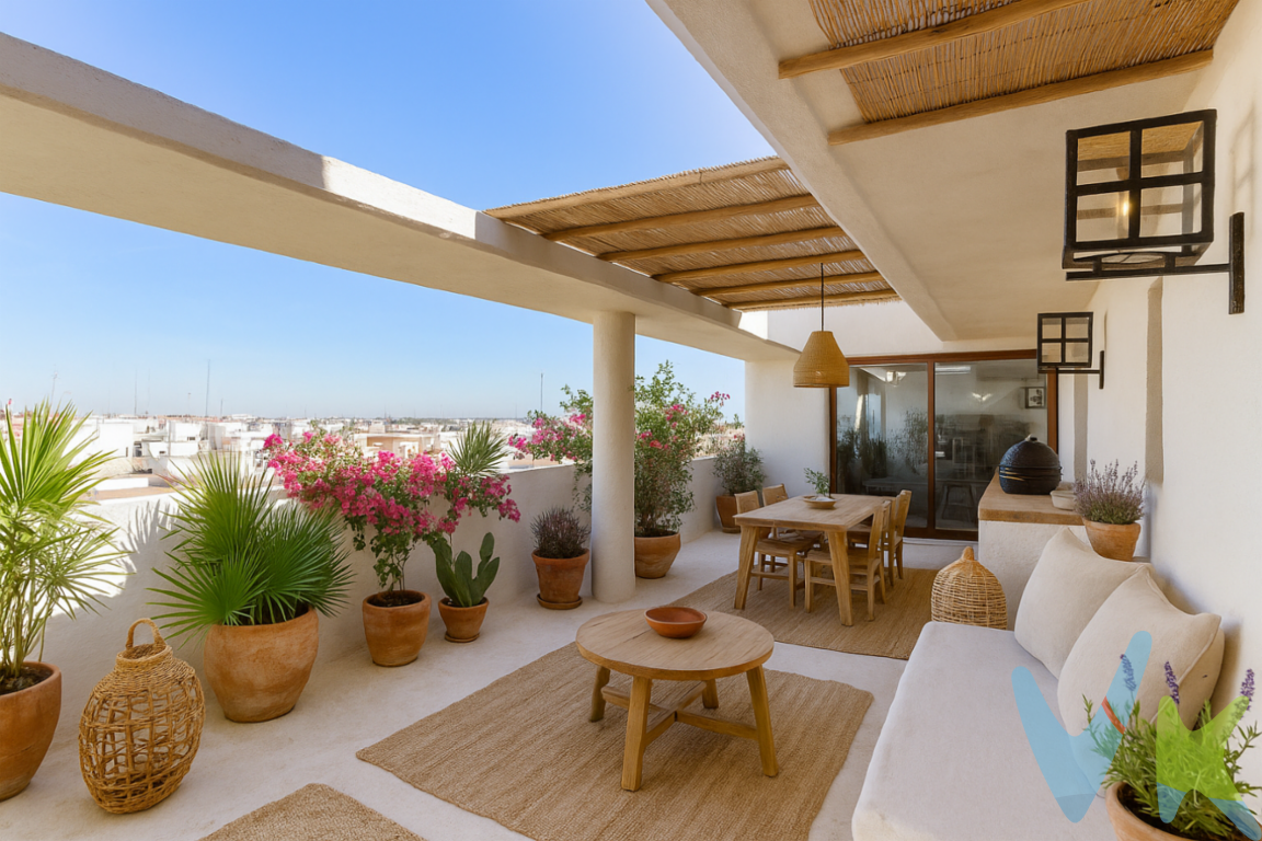 Ático con alma ibicenca junto a la Ciudad de las Artes y las Ciencias. Elevado sobre la ciudad, bañado por la luz natural y vestido de blanco inmaculado, este ático evoca el estilo relajado y elegante de Ibiza. Cada estancia está pensada para respirar calma y armonía, con materiales nobles, líneas puras y una atmósfera que invita al descanso.Desde su terraza y ventanales, se disfrutan vistas completamente despejadas, donde el cielo de Valencia se convierte en un lienzo azul sin interrupciones. A tan solo unos pasos de la emblemática Ciudad de las Artes y las Ciencias, su ubicación es ideal para quienes buscan la serenidad sin renunciar a la conexión: excelentes comunicaciones con el centro de la ciudad y todos los servicios al alcance.Como un secreto bien guardado, este ático ofrece una buhardilla completamente reformada, un espacio versátil y exclusivo que combina diseño y bienestar. Dispone de un vestidor amplio, perfecto para los amantes del orden y el estilo, y un baño tipo spa, donde duchas efecto lluvia, piedra natural y luz tenue crean un ambiente de auténtico relax.Un refugio urbano con espíritu mediterráneo, donde el diseño, la ubicación y la paz interior se encuentran.__________________  Nuestro servicio con cada uno de nuestros clientes es en exclusividad, por lo que nosotros le garantizamos un servicio de calidad y sencillo sin interferencias de terceros, nuestra inmobiliaria trabaja con exclusividad compartida, por lo que estaremos encantados de colaborar con cualquier agencia o particular que esté interesado en el inmueble. Por ese motivo, se ruega no molestar al propietario o inquilinos de la propiedad. Si usted es un posible cliente o agente inmobiliario, interesado en esta propiedad, no dude en llamarnos a nosotros, estaremos encantados de colaborar. El precio indicado no incluye los honorarios de intermediación inmobiliaria, que deberán ser abonados por el comprador de forma independiente.