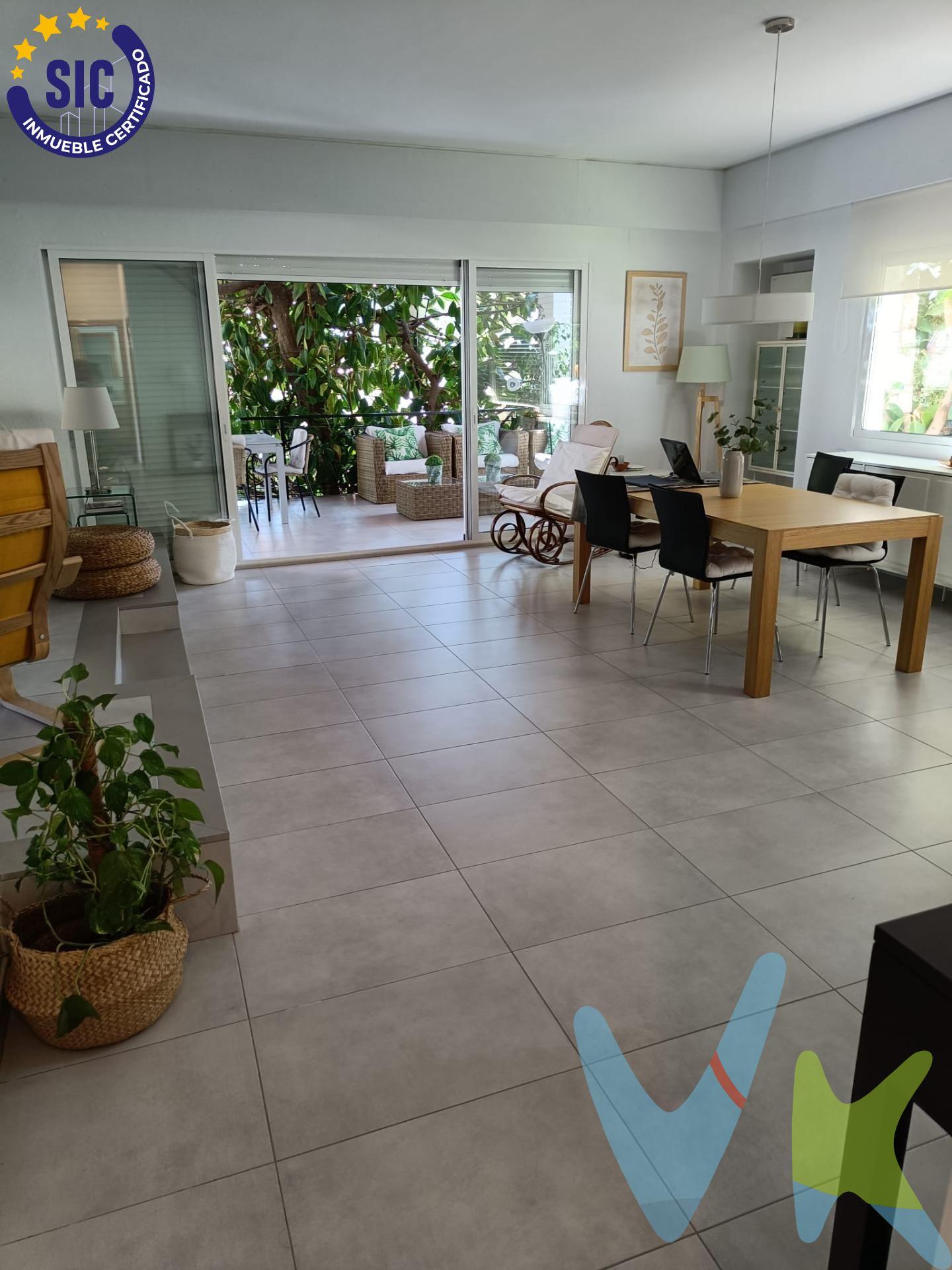 Este chalet reformado de 530 metros de parcela, ubicado en el corazón de El Vedat, combina a la perfección comodidad, estilo y funcionalidad. En la planta baja encontramos un amplio salón con chimenea y acceso directo a una gran terraza, ideal para reuniones familiares. La cocina, práctica y luminosa, se complementa con un baño completo totalmente reformado. En la primera planta, la vivienda dispone de dos habitaciones dobles con acceso directo a terraza con vistas, dos habitaciones simples y un baño completo, también reformado con excelentes calidades. La propiedad se completa con terrazas en ambas plantas, una encantadora piscina para disfrutar durante los meses más cálidos y un práctico paellero donde vivir las mejores experiencias gastronómicas al aire libre. Gracias a su orientación, la casa disfruta de luz natural durante todo el día, creando espacios acogedores y llenos de vida. Una oportunidad única de adquirir un hogar reformado, bien situado y listo para entrar a vivir en una de las zonas residenciales más exclusivas de Torrent. Por mandato expreso del propietario, comercializamos este inmueble en MULTIEXCLUSIVA, lo que le garantiza un servicio de calidad, un trato fácil, sencillo y sin interferencias de terceros. Por este motivo, se ruega no molestar a los propietarios, a los ocupantes de la propiedad y a los vecinos. Muchas gracias por su comprensión. Si Usted es agencia inmobiliaria y tiene un cliente para este inmueble, llámenos, estaremos encantados de colaborar en esta y otras operaciones. La oferta está sujeta a cambios de precio o retirada del mercado sin previo aviso. Este anuncio en su conjunto, incluyendo textos, fotos, imágenes o cualquier otro contenido de este, no es vinculante y puede contener errores. Se muestra a título informativo y no contractual. El precio NO INCLUYE los gastos de corretaje inmobiliario, impuestos (IVA, ITP, AJD), plusvalía, notaría y registro. 