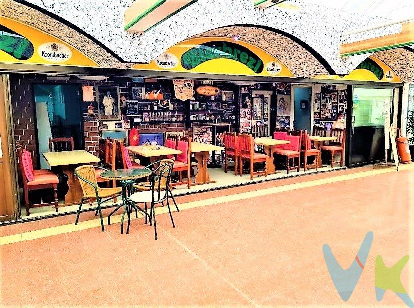 EL BIERBREZL “UNA OPORTUNIDAD DE NEGOCIO” en el centro comercial CITA en la segunda (2º) planta de la zona más demandada por clientes alemanes e internacionales.  Este Local Comercial consta de 96m2 repartido en seis (6) módulos de 16m2 con amplia terraza y posibilidad de abrir tres grandes ventanales hacia la calle (orientación Éste). A tan solo 250 metros de distancia se encuentra la principal joya de las Islas Canarias: las Dunas de Maspalomas; cuya extensión de 403,9 hectáreas de superficie de arena rubia está rodeada por seis (6) kilómetros de maravillosas playas. Playa del Inglés y Playa de Maspalomas tienen temperaturas entre los 19 y 28 grados de media. Junto al Oasis de Maspalomas y el campo de Golf, son los lugares más visitados durante los 365 días del año por millones de turistas de todas partes del mundo. Además, dispone de todas las Instalaciones necesarias para montar el negocio perfecto que desees, bien restaurante, boutiques u otras actividades.  El local Comercial está situado entre negocios muy concurridos del centro comercial, y es un referente entre los visitantes alemanes y del resto de Europa. Dispone de amplios baños recién reformados y equipados con todos los enceres necesarios (también “opcional”). El precio del Local comercial es de 140.000, € (los seis locales) por 8.000, €  mas puede comprar (semi nuevo)los muebles  mesas, sillas, cocina de 4 fuegos, baño maría y un  sartén basculante  (maquinaria ideal para goulash).  .  .  Información: El precio No incluye impuestos propios de la transmisión, gastos de notaría, registro, ni cualquier otro que según ley pueda corresponder al comprador o vendedor. Los datos expuestos son meramente orientativos y se encuentran sujetos a errores u omisiones involuntarias. 