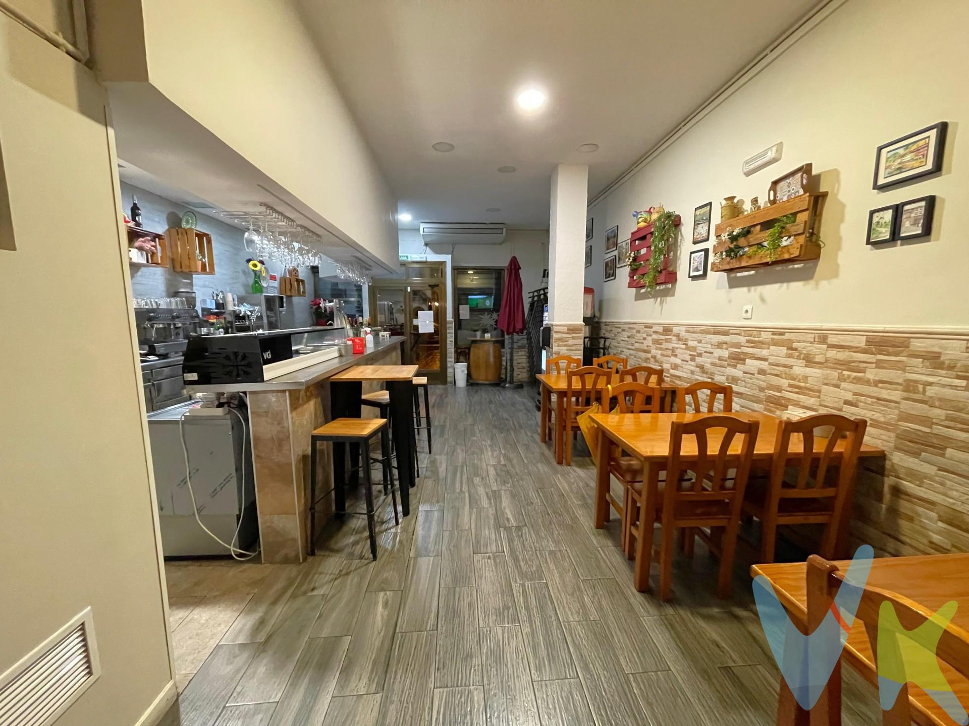¡OPORTUNIDAD ÚNICA!. Se vende magnífico LOCAL completamente REFORMADO y ACONDICIONADO como bar, ubicado muy cerca de la Renfe de Alcorcón Central. Negocio funcionando y con clientela fija. Este local es ideal para emprender o expandir tu negocio en el sector de la hostelería.

Se distribuye en sala principal con zona de barra, cocina totalmente equipada, varias estancias destinadas a almacén y oficina, 2 baños y un salón comedor. 

El local cuenta con un aforo para 60 personas, licencia para poder poner terraza con 8 mesas en el exterior (posibilidad de ampliarla si se quiere), climatización y salida de humos. 

Llámanos y te ampliamos información.

El comprador tendrá un coste adicional de 1500€ iva incluido, sobre el precio publicado, por el servicio de gestión, asesoramiento y formalización del proceso de compra. Este importe no está incluido en el precio publicado en venta y será facturado al comprador.