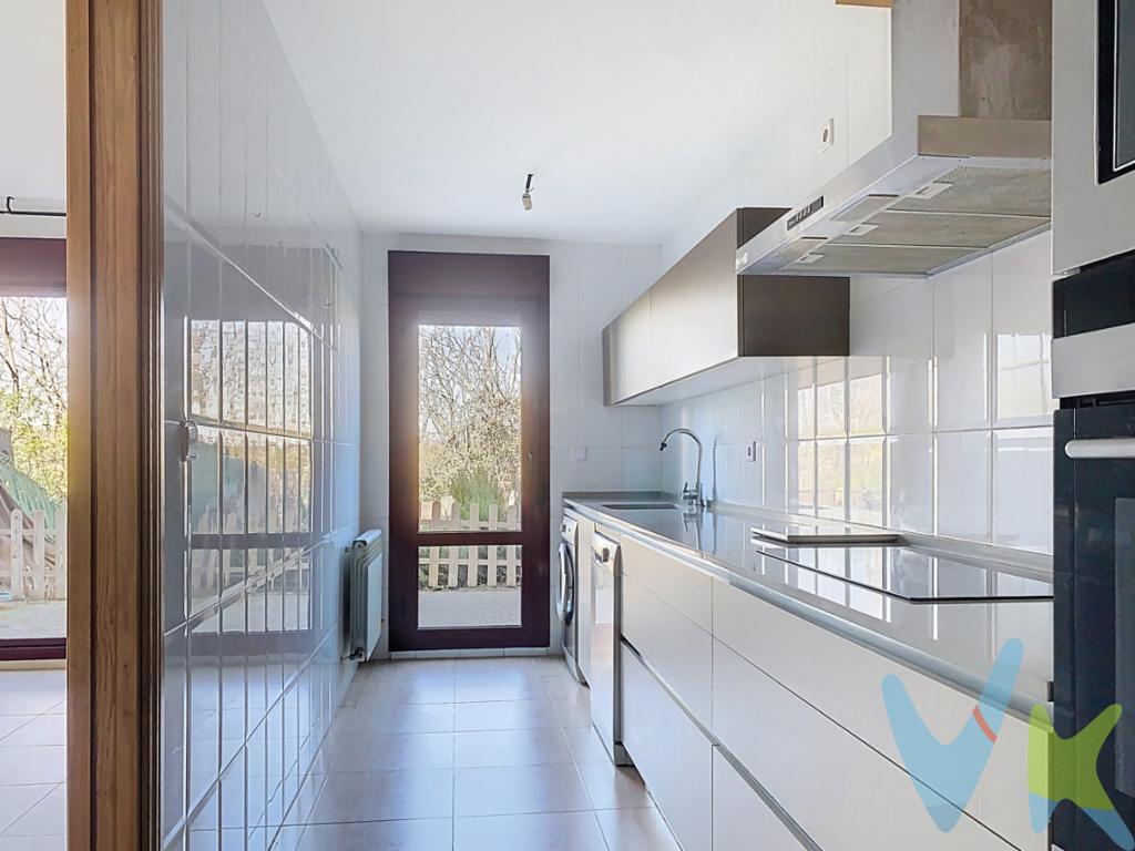 Magnífica casa en venta en Malón, ofrece todo lo que usted y su familia podrían desear. Construida en 2008, esta residencia combina la modernidad con el confort, estableciendo un estándar en calidad de vida.Con una amplia superficie de 140 metros construidos, esta propiedad cuenta con cuatro habitaciones, perfectas para acomodar a una familia o para disponer de habitaciones adicionales como despacho o sala de juegos, según sus necesidades.La propiedad, consta de un espacio libre en el acceso a la misma, así como una zona ajardinada traseraLa ubicación no podría ser más ideal. Situada en  Malón, a los pies del Moncayo, esta propiedad ofrece la combinación perfecta de tranquilidad rural sin renunciar a la cercanía de servicios esenciales y conexiones de transporte. Este entorno privilegiado proporciona una calidad de vida envidiable.No deje pasar la oportunidad de visitar esta maravillosa casa y descubrir todo lo que tiene para ofrecer. Estamos seguras de que una vez que recorra cada espacio, se sentirá cautivada por su encanto y posibilidades. Contáctenos para agendar una visita y comenzar el camino hacia su nueva vida en esta extraordinaria propiedad. 