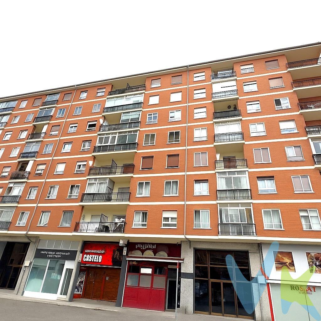 Presentamos este encantador piso ubicado en Barañain. Con una superficie construida de 76 m², esta propiedad se encuentra lista para entrar a vivir gracias a su excelente estado de conservación. Orientado al este, el inmueble ofrece  vistas hacia un entorno agradable con árboles que embellecen la vista. Entrando a las características del interior, cuenta con tres habitaciones dobles amplias y cómodas ideales para familias o como espacios multifuncionales. Además dispone de un baño completo bien equipado. Cercanía es clave; por eso disfrutarás no solo del acceso fácil mediante autobuses cercanos sino también estar rodeado por instituciones educativas reconocidas así como hospitales importantes. Aprovecha los beneficios adicionales que ofrecen zonas infantiles adyacentes perfectas para el entretenimiento infantil .Llame hoy mismo e infórmese sobre cómo hacerse propietario/a! Esta podría ser su nueva casa.
