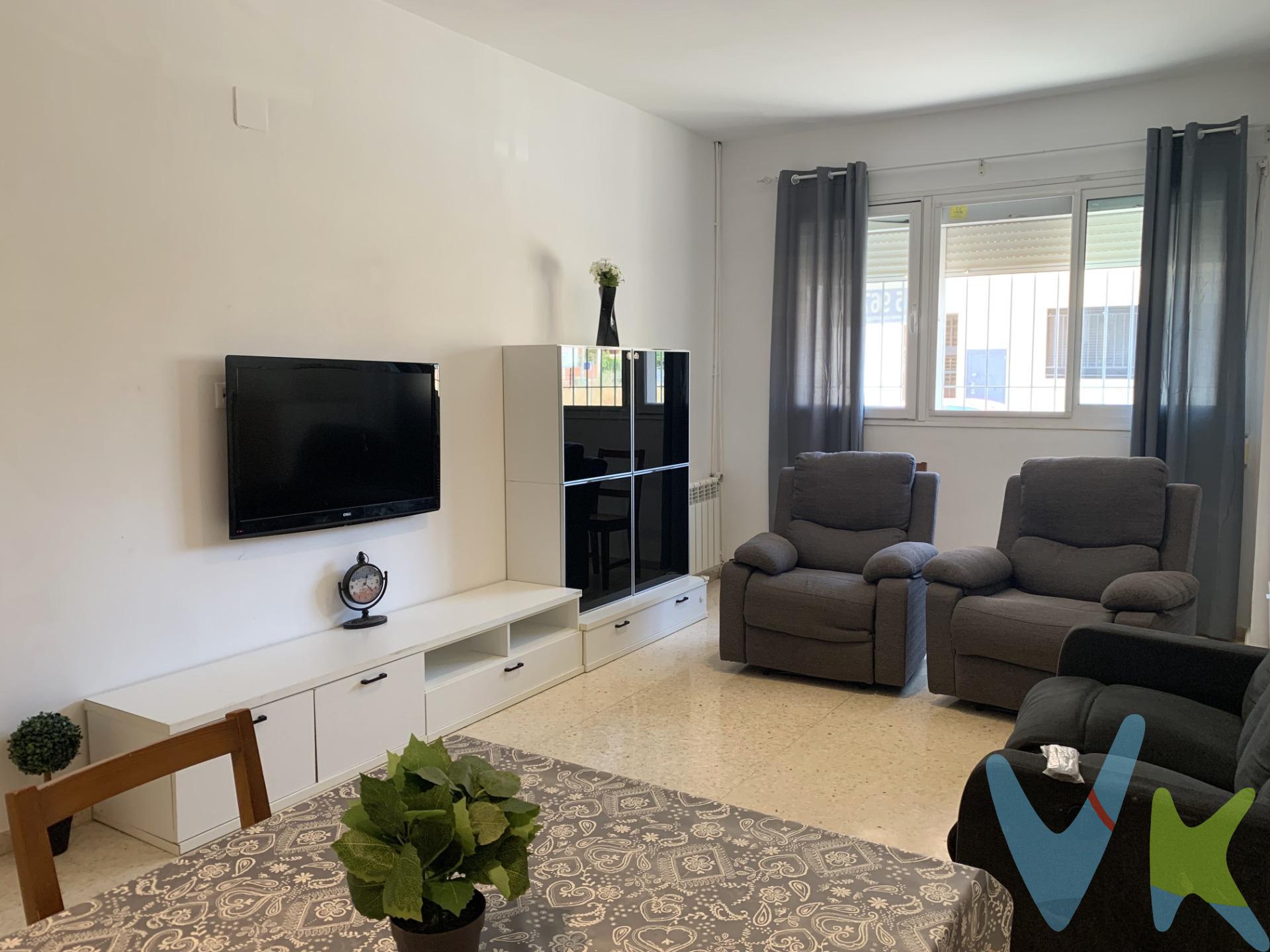 ¡Bienvenido a su nuevo hogar en Nules! Esta espectacular planta baja de 95 m² es la oportunidad que estaba esperando. Perfectamente ubicada en una zona tranquila y accesible, esta propiedad destaca por su luminosidad y su amplio espacio exterior, ideal para disfrutar del buen tiempo. Al acceder al inmueble, se encontrará con un acogedor salón comedor, seguidamente, la cocina independiente que está completamente equipada, lista para que pueda preparar sus platos favoritos con comodidad, desde ella puedes acceder a el fantástico patio, perfecto para disfrutar al aire libre, organizar reuniones familiares o simplemente relajarte en un ambiente tranquilo.. La vivienda cuenta con 3 habitaciones, ideales para adaptarse a sus necesidades, ya sea como dormitorios, oficinas o espacios de juego. Además, dispone de 2 baños, lo que asegura la comodidad y privacidad de todos los miembros de la familia. Entre las características adicionales, encontrará armarios empotrados que optimizan el espacio de almacenamiento, así como un trastero para organizar sus pertenencias. La calefacción central  garantiza un ambiente agradable durante todo el año. El edificio cuenta con ascensor y parking incluido, lo que añade un plus de comodidad a su día a día. La propiedad está rodeada de servicios esenciales como centros médicos, colegios, supermercados y parques, además de contar con excelentes conexiones de transporte público, incluyendo autobuses y tren. No se pierda la oportunidad de vivir en esta maravillosa vivienda que combina confort, ubicación y calidad de vida. Los Impuestos, gastos de notaría, registro de la propiedad y honorarios de inmobiliaria no incluidos en el precio publicado.  . INMUEBLE CERTIFICADO DESDE ASICVAL (Asoc. Inmobiliarias Com. Valenciana) POR CASATUYA (Agente Certificador Homologado). La vivienda se encuentra en Nules población costera de 13.000 habitantes. Nules se encuentra muy bien comunicada y ubicada a poca distancia de las dos capitales de provincia, a 18 Km de Castellón de la Plana ya 55 Km. de Valencia. Con fácil accesibilidad a la vías: CV-10, la nacional 340, la autopista AP-7 y la CV-18. Además, se puede acceder por carreteras secundarias que unen la ciudad con las localidades vecinas. Ferrocarril: es un acceso cómodo tanto desde Valencia como desde Castellón, ya que la estación de RENFE se encuentra ubicada en el centro de la ciudad. Servicios de transporte: frente a la estación de ferrocarril, Nules dispone de servicios de taxi y de autobús urbano. ¡Contáctenos para programar una visita y descubra todo lo que este hogar tiene para ofrecer!. 