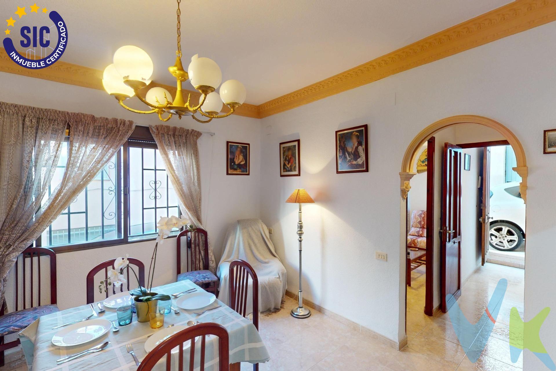 Descubre esta encantadora casa esquinera, idealmente situada en la parte alta de Alcora. Esta vivienda de una sola planta cuenta con un acogedor comedor-salón y una cocina completamente equipada que incluye despensa-almacén. La propiedad ofrece dos habitaciones dobles y una simple, todas equipadas con armarios empotrados, además de un baño completo que brinda comodidad adicional. En el exterior, disfrutarás de un impresionante patio trasero de aproximadamente 78 m2  donde podrás crear tu propio jardín y zona chill-out, también dispone  de una zona destinada al lavado y un trastero; desde aquí se accede a una gran terraza privada de76m2 perfecta para celebrar reuniones memorables rodeado del encanto rural pero sin alejarte demasiado de las comodidades urbanas. Si encuentras atractivo residir en un entorno tranquilo y natural, a tan solo unos kilómetros del bullicio de la ciudad ,no pierdas la oportunidad de tener tu propio refugio en este hogar listo para entrar a vivir . Este inmueble es en exclusiva, con lo que le facilitamos cualquier información sobre la vivienda. Por este motivo, solicitamos no molesten al propietario, ocupantes de la propiedad, vecinos o conserje de la comunidad. En todos los casos los precios expuestos son más impuestos y gastos derivados de la transmisión del inmueble. 