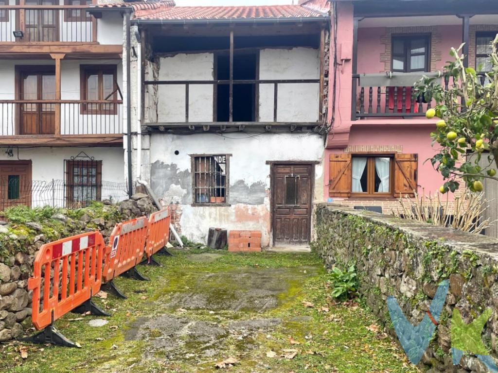¡ Casa adosada de piedra PARA REFORMAR !En Vargas, en zona tranquila pero a un paso de todos los servicios de la autovía A8 que conecta Cantabria con Bilbao, se encuentra esta casa estilo montañesa en la que puedes formar tu nuevo hogar.La casa está completamente para hacer excepto EL TEJADO QUE ESTÁ EN PERFECTAS CONDICIONESEsta vivienda constituye un lienzo en blanco para diseñar tu nuevo hogar con posibilidad de tener planta baja, planta primera y bajo cubierta,Disponemos de proyecto para que veas las posibilidades que tiene.¡ No lo dudes y pídenos una visita !