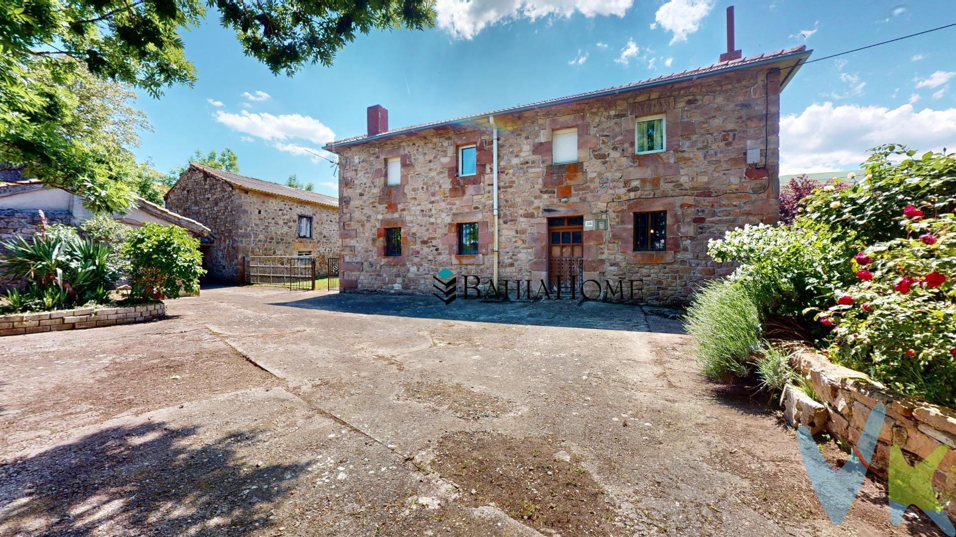 🏡 Encanto, historia y naturaleza a un paso de Reinosa. ✨ Espectacular chalet pareado ideal para casa rural en Campoo de Enmedio. Si buscas una vivienda amplia, cómoda y rodeada de un entorno privilegiado, esta propiedad es una oportunidad única. Situada en Campoo de Enmedio, uno de los municipios con mayor riqueza histórica y paisajística del sur de Cantabria, disfrutarás de un lugar ideal para los amantes de la naturaleza, el senderismo, las rutas fotográficas y la tranquilidad, sin renunciar a todos los servicios. 📍 A tan solo 1 minuto en coche de Reinosa, con excelente comunicación y cerca de lugares emblemáticos como Julióbriga, el yacimiento romano más importante de Cantabria, y la impresionante Colegiata de San Pedro de Cervatos, joya del románico cántabro. 🏠 Características de la vivienda. 📐 428 m² construidos. 🌳 Parcela de 610 m². ♿ Vivienda totalmente accesible. 🏡 Distribuida en dos plantas. Distribución. 🛏️ 3 habitaciones dobles. 🛏️ 1 habitación individual. 🛋️ Amplio salón con chimenea. 🍽️ Cocina independiente totalmente equipada. 🛁 1 baño completo. ☀️ Galería cerrada. 🌅 Espectacular terraza para disfrutar del entorno. Equipamiento. 🔥 Calefacción de gasóleo. 🪵 Suelos de madera y gres. 🪨 Impresionante fachada de piedra tradicional. 🚗 Garaje privado. 🪑 Se vende totalmente amueblada y equipada. 🌿 Un entorno privilegiado. Esta vivienda permite disfrutar de la naturaleza durante todo el año, con innumerables rutas de senderismo, paisajes de montaña y espacios naturales de gran belleza. Un lugar perfecto para desconectar, vivir con tranquilidad o establecer una segunda residencia. 👨‍👩‍👧‍👦 Ideal para. ✅ Familias que buscan espacio y calidad de vida. ✅ Amantes de la naturaleza y las actividades al aire libre. ✅ Personas que valoran la accesibilidad y la comodidad. ✅ Quienes desean una vivienda con carácter y encanto tradicional cántabro. ✅ Inversores interesados en turismo rural o vivienda vacacional. 📍 Servicios cercanos. 🚌 Parada de autobús. 🏫 Colegios. 🏥 Centros médicos. 🛒 Supermercados. 🚗 Reinosa a solo 1 minuto. Una casa con alma, amplitud y una ubicación excepcional donde historia, naturaleza y comodidad se unen para ofrecer una calidad de vida incomparable. 📞 ¡No dejes pasar esta oportunidad y solicita más información o una visita sin compromiso!