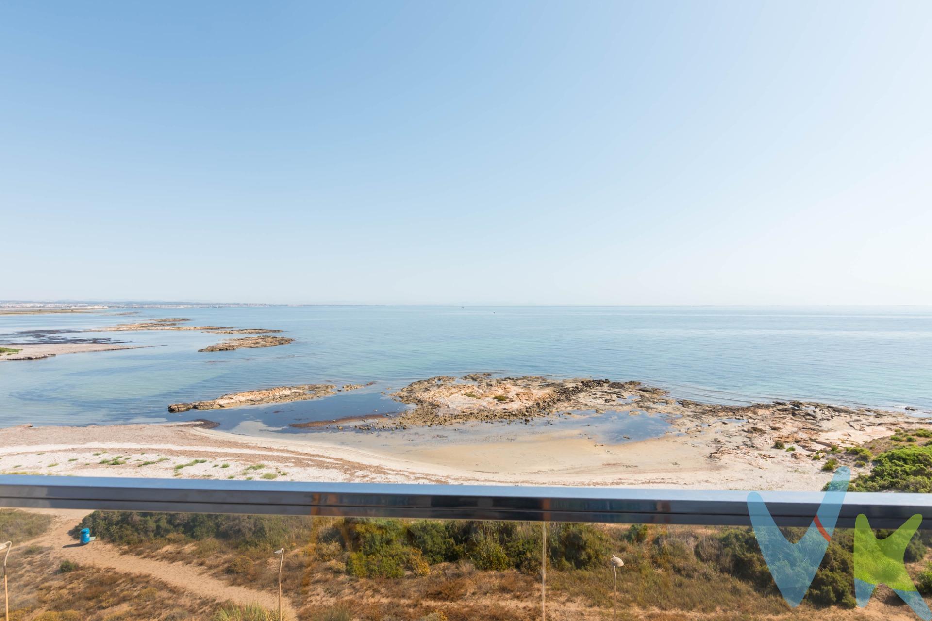 Crea el hogar que siempre has soñado en un paraíso entre dos mares, donde cada mañana comienza con unas vistas espectaculares al Mar Mediterráneo. Este piso en primera línea de playa te ofrece la oportunidad de disfrutar de la brisa marina, la tranquilidad del entorno y todas las comodidades para convertirlo en tu refugio perfecto. Características de la vivienda:. 📐 64 m² construidos, perfectamente distribuidos. 🛏 2 dormitorios con buena iluminación natural. 🛁 2 baños completos, funcionales y modernos. 🍽 Cocina independiente, equipada y con ventilación natural. 🛋 Salón comedor amplio, ideal para relajarse con vistas al mar. La vivienda está en perfecto estado, lista para entrar a vivir y comenzar a disfrutar del estilo de vida costero desde el primer día. Extras que marcan la diferencia:. 🌊 Vistas panorámicas al Mar Mediterráneo desde la vivienda. 🚗 Plaza de garaje incluida, para tu total comodidad. 🏊 Piscina comunitaria, 🧖 jacuzzi y gimnasio en la urbanización, todo sin salir de casa. Ya sea como vivienda habitual, segunda residencia o inversión, este piso en La Manga lo tiene todo: ubicación, vistas, servicios y calidad de vida. Cuando te pongas en contacto con nosotros te informaremos de los gastos que no están incluidos en el precio, gastos de compraventa y honorarios de agencia y te ayudaremos para que tu proceso de compra con nosotros se convierta en un #Calma: Estado ideal de tranquilidad que tendrás al comprar tu casa con nosotros. Por último, te vamos a contar una cosa: Los propietarios han confiado en nosotros y nos han contratado en exclusiva para que les ayudemos a vender uno de sus bienes más preciados, su casa, su hogar. Esto para ti, como comprador, será una garantía ya que tendrás acceso a un servicio de calidad, un trato fácil, sencillo y sin interferencias de terceros. Por eso, te vamos a pedir un favor, habla con nosotros, no los molestes, te vamos a ayudar en caso de interés en todo el proceso y te vamos a facilitar toda la documentación e información que precises. Como ya te habíamos dicho, ¡Un servicio de calidad!. 