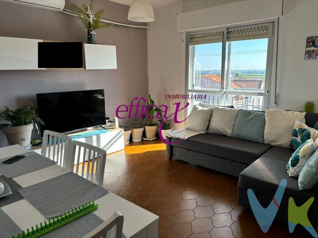 ¡No te pierdas esta oportunidad de adquirir un piso super amplio, en Gerindote, a 28 km de Toledo, y 80 km de Madrid. 
El inmueble consta  de 4 habitaciones muy amplias,lo que las convierte en una opción ideal para familias,  salón-comedor muy luminoso, con un pequeño balcon, cocina totalmente amueblada e independiente ,  baño completo con bañera, hall, despensa, y plaza de garaje en el precio.
Aire acondicionado en el salón,  el edificio cuenta con ascensor, excelente ubicacion.
Perfectamente ubicado en la comarca de Torrijos, Gerindote es una localidad tranquila que ofrece servicios como ayuntamiento, colegios, polideportivo, piscina municipal, gimnasio, parques infantiles, casa rural, atención médica, farmacia, restaurantes y comercios.
Es una excelente elección para quienes buscan un equilibrio entre la paz del campo y la cercanía a la ciudad.
La compra de este inmueble conlleva un servicio de formalización y gestión de la compraventa para el comprador, cuyo coste no esta incluido en el precio publicado.
Se le informara de todos los gastos asociados a la compraventa antes de la reserva para que usted compre con la maxima seguridad, tranquilidad y transparencia.
 
 
 
 