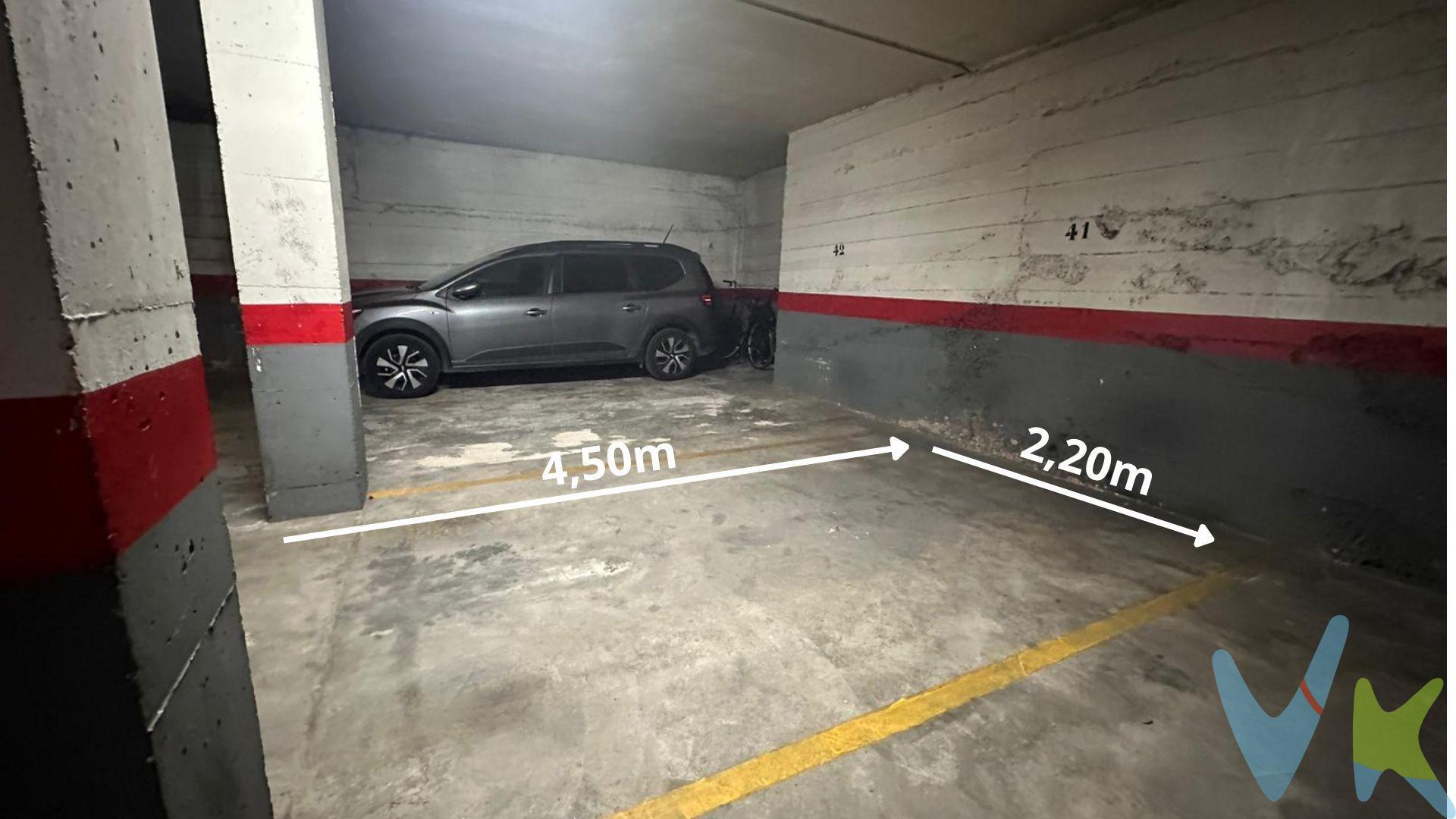 Se vende excelente plaza de aparcamiento en la primera planta subterránea de un edificio correcto y muy bien cuidado de Vilanova i la Geltrú. Ubicación estratégica, a un paso de la Avenida Francesc Macià y la Piscina Municipal. Dimensiones: 2,20 m de ancho x 4,50 m de fondo. Accesibilidad: Planta -1 con una perfecta rampa de acceso y pasillos anchos que permiten una maniobra cómoda y rápida. Seguridad y Comodidad: Puerta automática de vehículos y acceso peatonal independiente por puerta lateral. Ideal tanto para uso personal como para inversión debido a la alta demanda de la zona. ¡Ven a probarla sin compromiso!. El precio no incluye impuestos (ITP, IVA y AJD), ni los gastos de notario ni los de registro. 