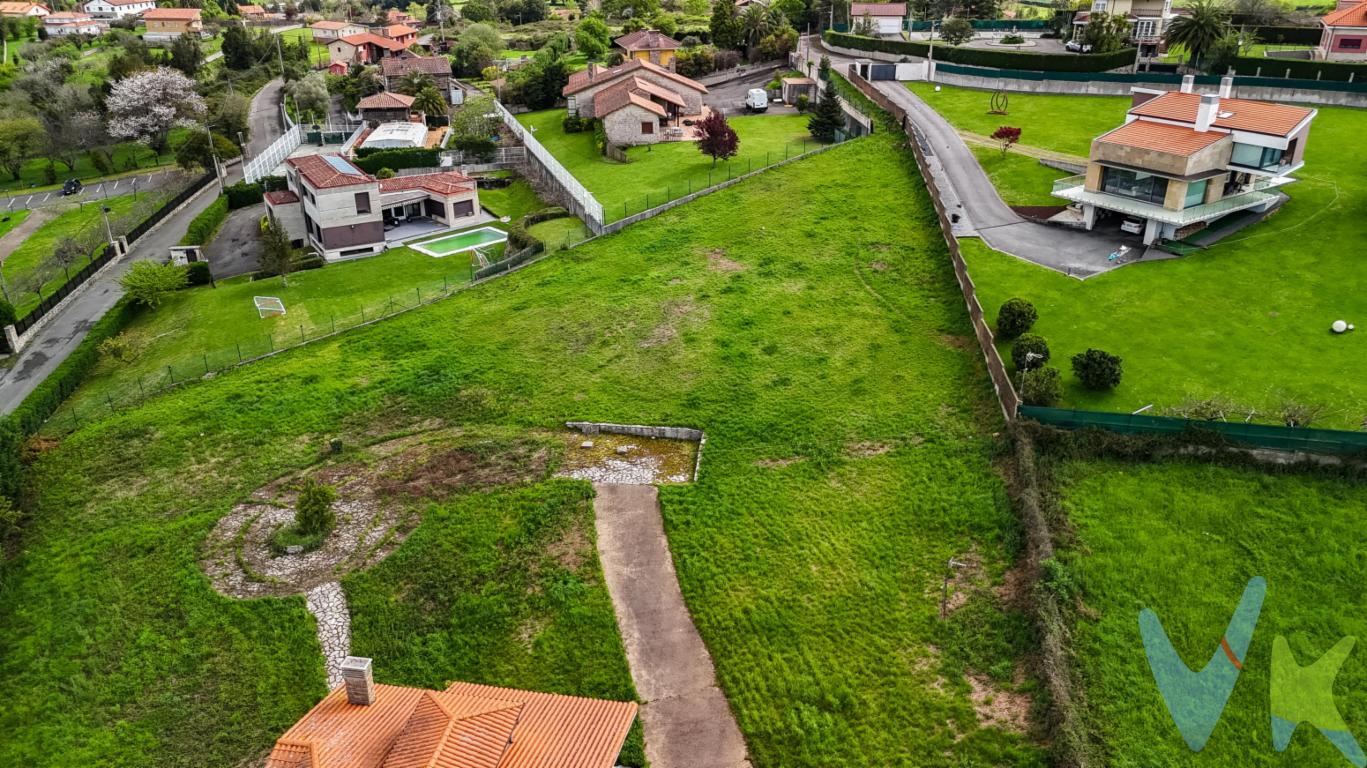  ¿Buscas parcela edificable en Gijón?...estás de enhorabuena.Situada en la parroquia de Cefontes.Un lugar idóneo para aquellos que buscan un espacio tranquilo y cómodo para vivir, pero sin alejarse demasiado de todos los servicios y comodidades que la ciudad ofrece.A 15 minutos del centro de Gijón y a 5 minutos del parque tecnológico.Esta parcela de 2359 mts cuadrados y con una edificabilidad de hasta 300 mts cuadrados cuenta con todas las características necesarias para construir la casa de tus sueños. Su ubicación estratégica te permitirá disfrutar de la tranquilidad y belleza de vivir en un entorno natural, sin renunciar a la comodidad de tener todos los servicios a tu alcance. No importa si tienes en mente una vivienda más tradicional o una con un diseño más moderno, aquí encontrarás el espacio y la libertad necesaria para hacerlo realidad.Imagina poder disfrutar cada día de unas vistas privilegiadas, rodeado de naturaleza y tranquilidad. Además, estarás a tan solo unos minutos del centro de Gijón, donde encontrarás una gran oferta gastronómica, cultural y de ocio. Podrás disfrutar de sus playas, pasear por sus encantadoras calles o visitar sus famosos puntos turísticos, todo esto sin alejarte demasiado de tu nuevo hogar.No pierdas la oportunidad de visitar esta finca en venta en Cefontes. ¡No esperes más y solicita una visita! Estaremos encantados de recibirte y mostrarte personalmente todas las ventajas de esta increíble finca. En el precio no está incluido el 8% de transmisión patrimonial ni los gastos de registro y de notaría. 