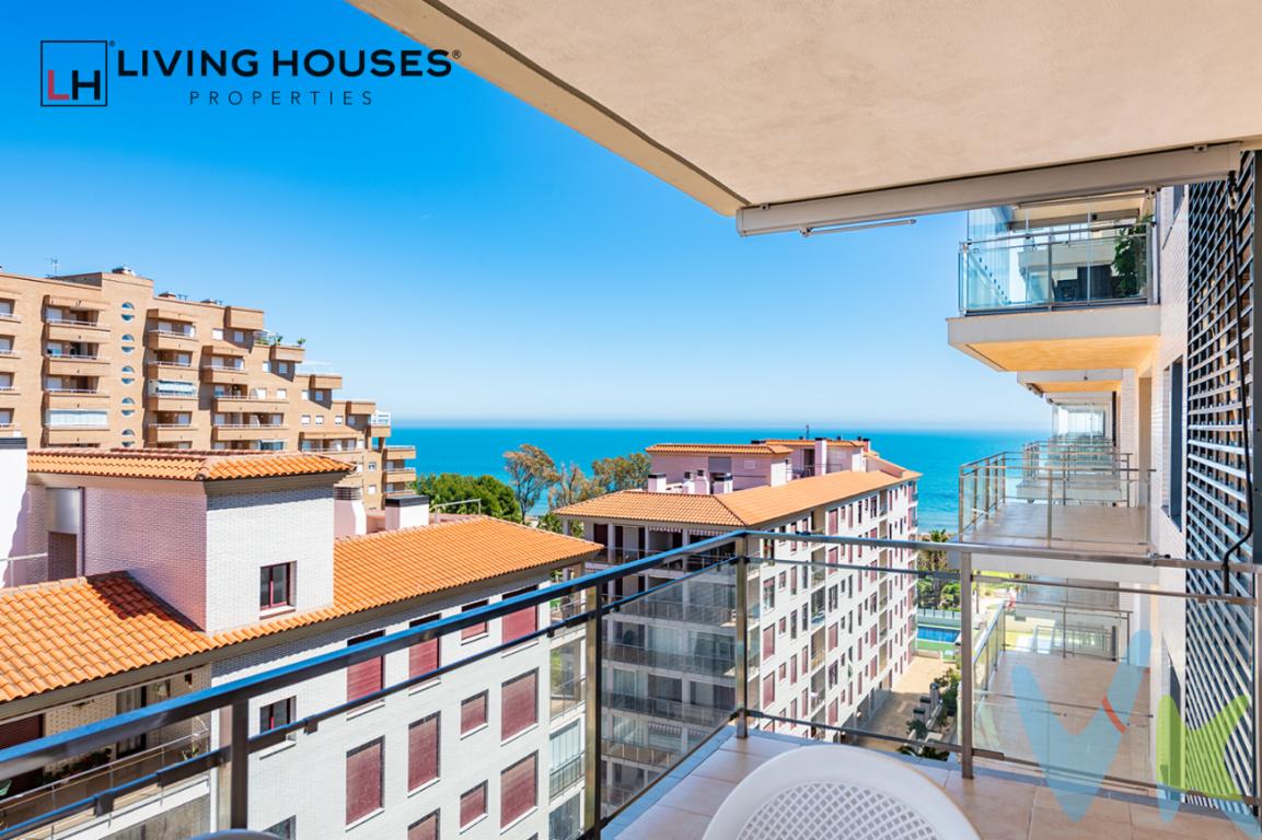  Se presenta una oportunidad única de adquirir un magnífico apartamento en la prestigiosa zona de Marina d\'Or, ubicada en Oropesa del Mar-Orpesa. Este inmueble, perfecto para disfrutar tanto del descanso como del entretenimiento, se encuentra en venta y ofrece una serie de comodidades que harán de su vida una experiencia extraordinaria. Situado en la planta 8 de un edificio construido en 2005, este apartamento combina modernidad y comodidad en un entorno inmejorable.La propiedad cuenta con 67 metros cuadrados útiles y 106 metros cuadrados construidos, diseñados inteligentemente para proporcionar un ambiente espacioso y acogedor. Sus dos habitaciones brindan el confort necesario para un hogar cómodo y funcional, la vivienda cuenta, además, con dos baños, uno de ellos en suite, ofreciendo espacio suficiente para una familia o para aquellos que deseen compartir este maravilloso lugar con amigos y visitantes. Cada habitación está amueblada con buen gusto y equipada con electrodomésticos de alta calidad, lo que permite una mudanza inmediata sin preocupaciones adicionales.Uno de los mayores atractivos es su impresionante terraza de 39 metros cuadrados, desde la cual se pueden contemplar espectaculares vistas al mar. Este espacio al aire libre es perfecto para relajarse con una copa de vino al atardecer o disfrutar de desayunos soleados. Además, el edificio dispone de ascensor, garantizando fácil acceso a la vivienda.La ubicación del inmueble es simplemente inmejorable. La presencia de servicios de transporte cercanos, como trenes y autobuses, asegura una excelente conexión con las principales localidades cercanas, facilitando sus desplazamientos diarios. Ya sea para trabajar o para disfrutar de las atracciones cercanas, esta ubicación ofrece comodidad y practicidad.El edificio incluye una piscina comunitaria, ideal para refrescarse durante los calurosos días de verano y socializar con los vecinos, creando un ambiente de comunidad muy agradable. Además, se ofrece un garaje donde podrá guardar su vehículo de manera segura y un trastero, proporcionando almacenamiento extra para facilitar el orden en su hogar.Adquirir esta propiedad es más que comprar una vivienda; es garantizar una calidad de vida excepcional en un entorno paradisíaco. Los servicios y equipamientos cercanos en Marina d\'Or aseguran que tenga todo lo necesario a su alcance, desde restaurantes hasta tiendas, todo pensado para ofrecer una experiencia de vida inigualable.Si busca un lugar donde el confort se encuentra con la belleza natural del litoral español, esta es sin duda la elección adecuada. Descubrir esta joya en Marina d\'Or es una invitación a un estilo de vida donde cada día se siente como unas vacaciones. Le animamos a que venga a visitar este inmueble y personalmente experimente todas las ventajas que ofrece. El encanto y la calidad de este piso en Oropesa del Mar-Orpesa no le dejarán indiferente. Contáctenos para concertar una visita y dar el primer paso hacia su nuevo hogar ideal. --------------------------------------Agencia inmobiliaria en Oropesa del mar si quieres comprar o vender casas pisos o locales en la comunidad Valenciana con oficina en Oropesa del Mar, Castellón. Para mayor seguridad en la compraventa, todas nuestras viviendas poseen FICHA DE CERTIFICACIÓN DE INMUEBLES registrada por la Asociación de Inmobiliarias de la Comunidad Valenciana ASICVAL. Antes de comprar o de entregar las arras, pida el Certificado de la vivienda para estar seguro y tranquilo sobre la situación legal, urbanística y de cargas de la misma. Los impuestos, gastos de notaría y registro no están incluidos en el precio de venta.   