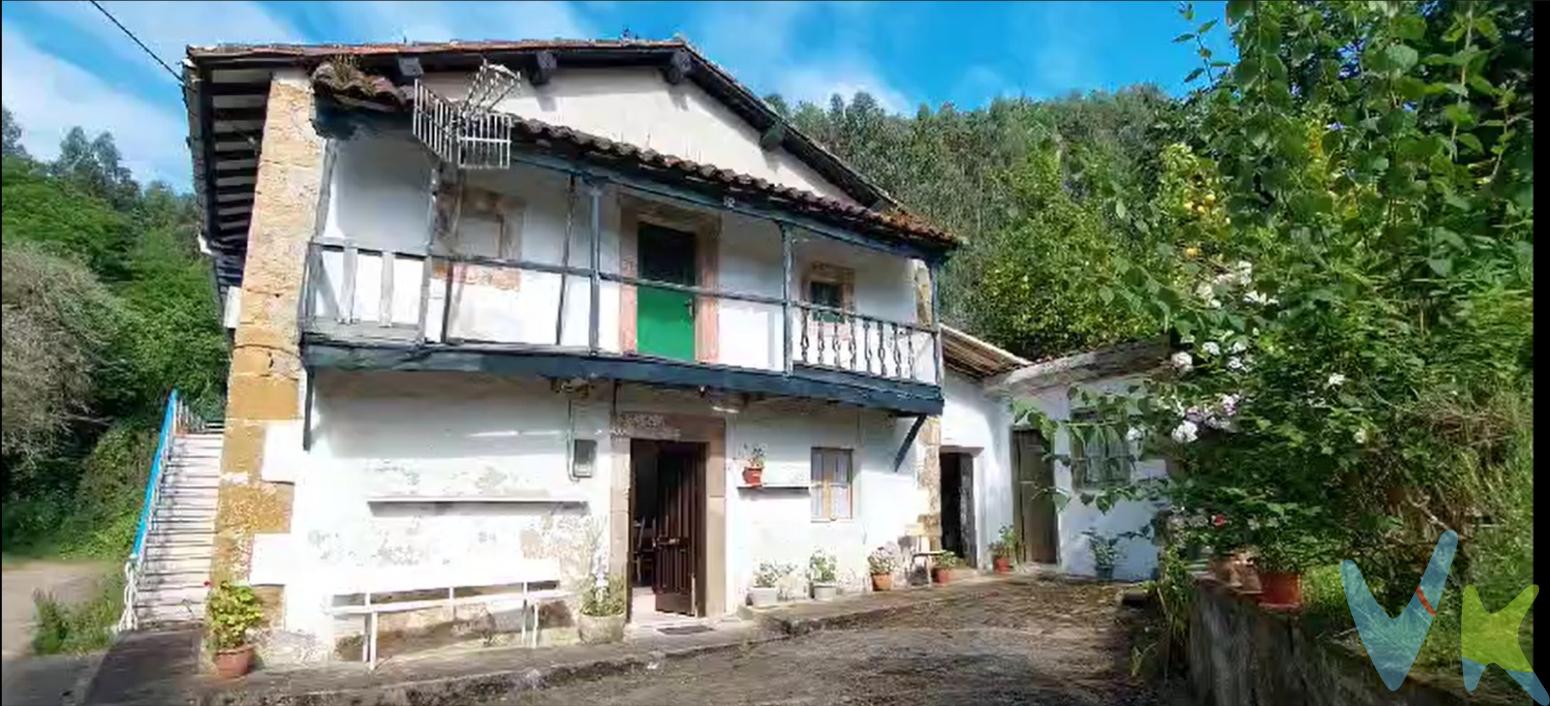 ?GRAN OPORTUNIDAD EN FONFRIA - PEÓN (VILLAVICIOSA)Casa de piedra antigua, PAREADA, a reformar/rehabilitar, con finca y cuadra.La propiedad cuenta con cuadra y terreno (sin fosa séptica), con árboles frutales (avellanas,kiwis,manzana,higuera...) y una preciosa palmera.Distribución:Planta baja: cocina a reformar con cocina bilbaína de carbón y madera y fregadero. Dispone además de una sala/habitación separada y un baño completo con bañera (ubicado en la parte exterior de la vivienda)Planta primera: dos habitaciones  y acceso a un corredor típico asturiano a reformar, con unas vistas preciosas al valle del Rio España, donde poder disfrutar de la montaña y la naturalezaUbicación privilegiada: En coche unos 15 minutos de Playa España, unos 25 minutos de Gijón, a unos 20 min de Villaviciosa, unos 15 minutos de Venta las Ranas (hay tienda,peluquería,restaurante,cooperativa...), en una zona de plena naturaleza, perfecta para quienes buscan tranquilidad sin renunciar a la cercanía de los servicios y buena conexión.Información adicional a tener en cuenta:No tiene fosa séptica (el comprador deberá instalarla)Solicite más información o coordine su visita.Gastos e impuestos no incluidos en el precio.A título orientativo, en segundas transmisiones, el comprador abonará el Impuesto sobre Transmisiones Patrimoniales (ITP).Para consultar los porcentajes del ITP en Asturias puede hacerlo a través de la web oficial https://sede.tributasenasturias.es/sites/sede/default/es_ES/Que-quieres-hacer/Transmisiones-Patrimoniales-y-AJD.La base imponible será el mayor valor entre precio de compraventa, tasación o valor de referencia catastral. Gastos de notaría y registro aranceles variables según precio, número de copias y complejidad).El comprador escoge libremente notario.El vendedor asume, por ley,los gastos que le correspondan,salvo pacto en contrario.Si se precisa hipoteca:Tasación,condiciones y costes bancarios según entidad elegida por el comprador; así como los gastos de gestoría y cualesquiera otros inherentes a la formalización de la compraventa.De acuerdo con la ley,no se incluyen en el precio otros gastos o tributos que legalmente correspondan al comprador.Honorarios de intermediación inmobiliaria a cargo del vendedor y honorarios de mediación inmobiliaria del 2% más I.V.A. con un mínimo de 2000EUR más I.V.A. a cargo del comprador.El consumidor tiene derecho,conforme a la normativa vigente,a disponer de información y documentación adicional relativa al inmueble y condiciones de la compraventa.Cualquier compraventa y sus condiciones quedan sujetas en todo caso a la aceptación expresa del vendedor del inmueble y a la posterior formalización del correspondiente contrato.El presente anuncio tiene carácter meramente informativo;la información suministrada se corresponde con la disponible a la fecha de publicación,pudiendo variar en función de las circunstancias o actualizaciones legales, contractuales y fiscales.