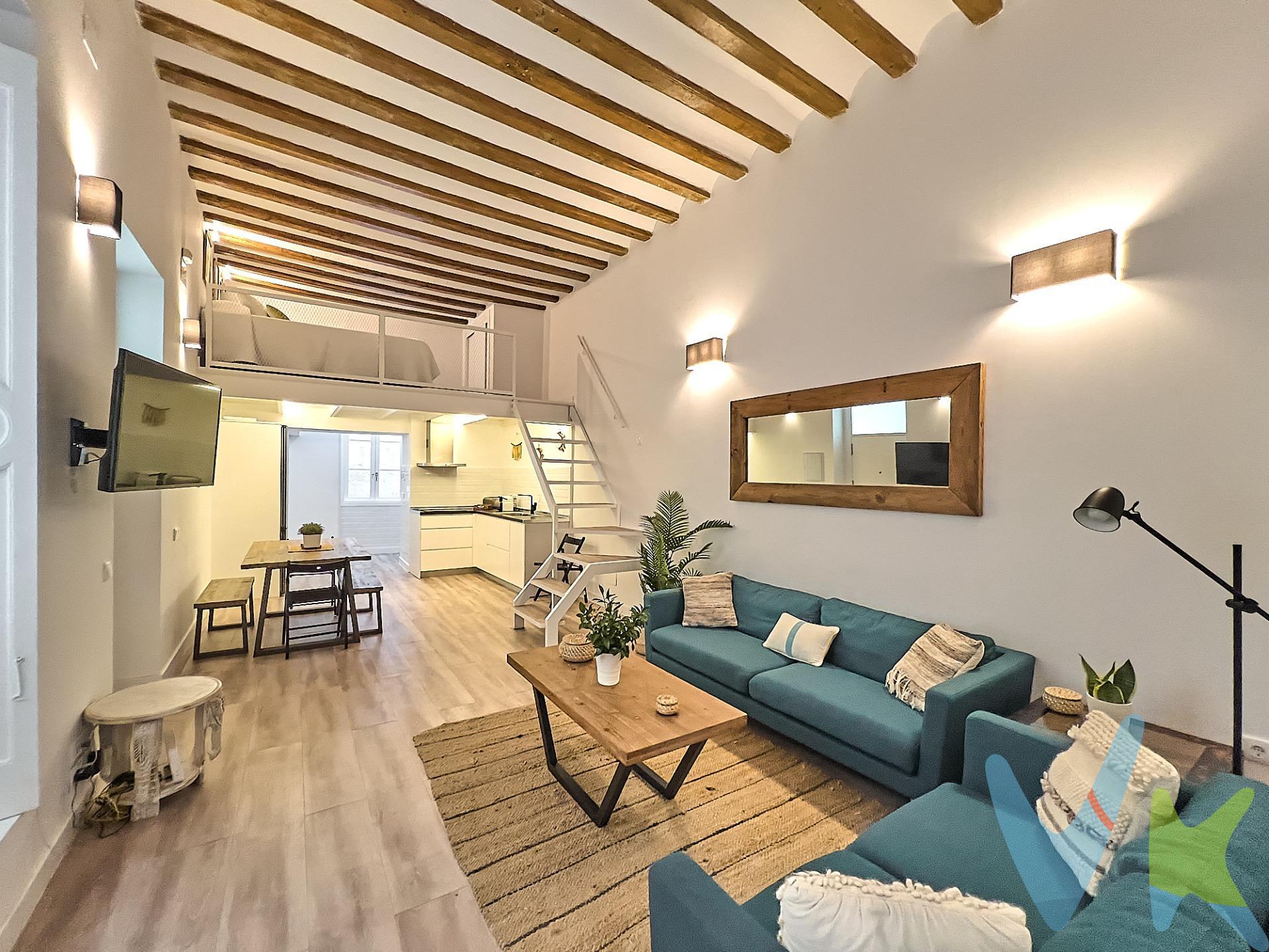 Presentamos a la venta esta magnifica propiedad ubicada en el corazón del casco antiguo  , a pocos pasos de la calle Ancha  de Cádiz . Situada en finca señorial  rehabilitada , se distribuye en gran salón-comedor con cocina integrada , zona de lavadero.  Amplios techos con vigas vistas . Dos dormitorios dobles exteriores con balcón y cierro respectivamente . Dos cuartos de baño , uno de ellos en suite. Aprovechando la gran altura de  sus  techos , se ha hecho un tercer dormitorio con dos camas y armario empotrado . Una gran oportunidad de adquirir una vivienda única por sus  diseño , calidades y una privilegiada ubicación. Se vende TOTALMENTE AMUEBLADA. . No deje de llamarnos para mas información. . Gastos  Impuestos y Honorarios Agencia no incluidos en el precio.