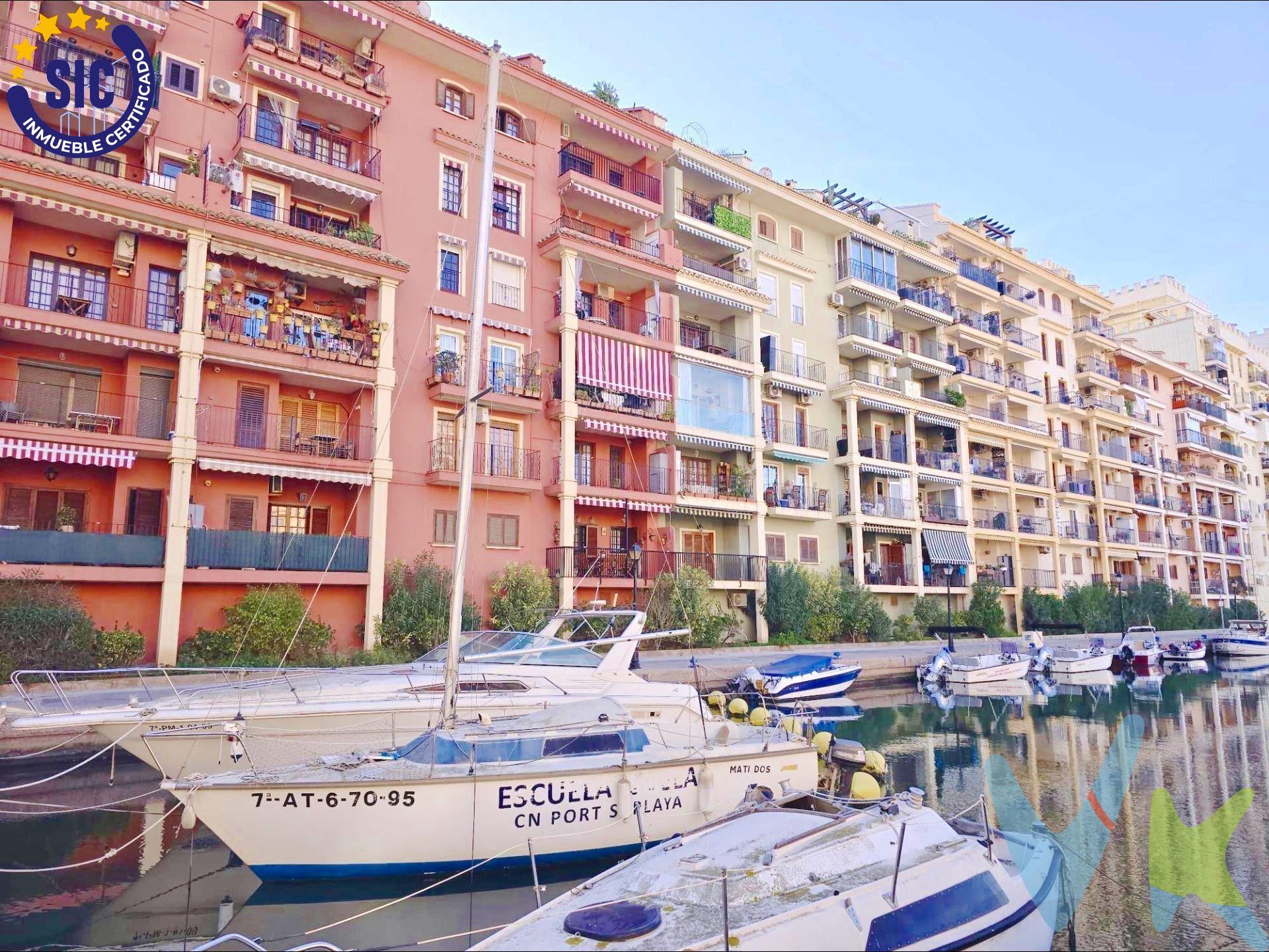 En pleno corazón de Port Saplaya, uno de los enclaves más especiales de la costa valenciana, esta vivienda representa mucho más que un hogar: es una invitación a una forma de vida única, junto al mar. Desde su amplio salón, los ventanales se abren a unas vistas directas y despejadas a la dársena, creando una conexión constante con el entorno marítimo que convierte cada día en una experiencia visual y sensorial. Con sus 90 m² perfectamente distribuidos, esta propiedad ofrece tres dormitorios, dos baños completos y una cocina independiente funcional y luminosa, pensada para el día a día. El equilibrio entre espacio, luz y ubicación hace de esta vivienda una opción ideal tanto para quienes buscan vivir junto al mar todo el año, como para quienes desean una segunda residencia o una inversión segura en una zona con alta demanda.¿Quieres descubrirlo en persona?  . Contacta con nosotros y agenda tu visita. Tu próximo hogar en Port Saplaya te está esperando. Contáctanos para más información o para agendar una visita. ¡Será un placer mostrarte este hogar en Port Saplaya!. Port Saplaya combina el encanto de un puerto deportivo, con sus fachadas coloridas y canales navegables, con la tranquilidad de un entorno residencial bien conectado con Valencia, a tan solo unos minutos en coche. Además, su proximidad a la playa, restaurantes, comercios y servicios básicos garantiza una vida cómoda y bien organizada. Una vivienda así no aparece todos los días. Si estás buscando un espacio que conecte con tu estilo de vida, donde cada detalle sume valor y bienestar, esta puede ser tu gran oportunidad. Contáctanos y ven a descubrirla. Por mandato expreso del propietario, comercializamos este inmueble en EXCLUSIVA, lo que le garantiza un servicio de calidad, un trato fácil, un proceso sencillo, rápido y sin interferencias de terceros. Por este motivo, se ruega no molestar al propietario, a los ocupantes de la propiedad, a los vecinos o conserjes del edificio o urbanización si los hubiera. Muchas gracias por su comprensión. Si Usted es agencia inmobiliaria y tiene un cliente para este inmueble, llámenos, estaremos encantados de colaborar en esta y otras operaciones. Gestión de Viviendas es una Agencia Registrada con el Nº 1.584 en el Registro Obligatorio de Agentes Inmobiliarios de la Comunitat Valenciana, según el DECRETO 98/2022, de 29 de julio, del Consell, por el que se regula el Registro de Agentes de Intermediación Inmobiliaria de la Comunitat Valenciana. Los datos expuestos son ofrecidos por terceros, meramente informativos y se suponen correctos. Nuestra empresa no garantiza su exacta veracidad. La oferta está sujeta a errores, cambios de precio, omisión y/o retirada del mercado sin previo aviso. El precio no incluye HONORARIOS INMOBILIARIOS, y los gastos de arreglo a ley de la compra venta como impuestos (IVA, ITP, AJD), notaria y registro, etc. . . 