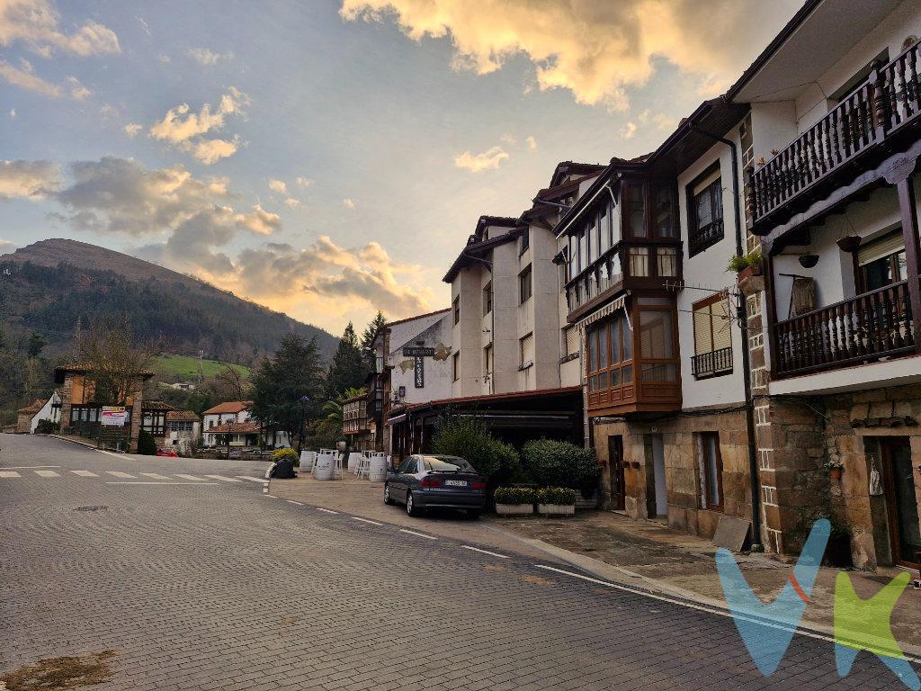 Piso de 2 habitaciones en Bárcena de Pié de Concha. Vive en Plena Naturaleza con Máximo Confort y Ahorro Energético. Si sueñas con un hogar rodeado de montañas, aire puro y paisajes impresionantes, este piso en Bárcena de Pie de Concha es la oportunidad que estabas esperando. Un refugio de tranquilidad donde la comodidad y la eficiencia energética van de la mano. - 2 habitaciones acogedoras, diseñadas para el descanso y la desconexión. - Baño completo en buen estado, funcional y práctico. - Eficiencia energética elevada, lo que se traduce en un hogar más sostenible y un notable ahorro en tus facturas.  Entorno inigualable: naturaleza en estado puro, con rutas de senderismo, espacios verdes y el sonido del río como banda sonora de tu día a día. - Zona tranquila, perfecta para quienes buscan paz y bienestar sin renunciar a la comodidad. - Ubicación estratégica: con buen acceso a la autovía y transporte público, permitiendo desplazamientos rápidos a cualquier destino. Un hogar listo para disfrutar, con el equilibrio perfecto entre tranquilidad, naturaleza y eficiencia. Déjate cautivar por su encanto y ven a visitarlo! . Gastos de la transacción :. Compra sujeta al Impuesto de Transmisiones Patrimoniales. El adquiriente se hará cargo del coste de la escritura y su inscripción en el Registro de la Propiedad.