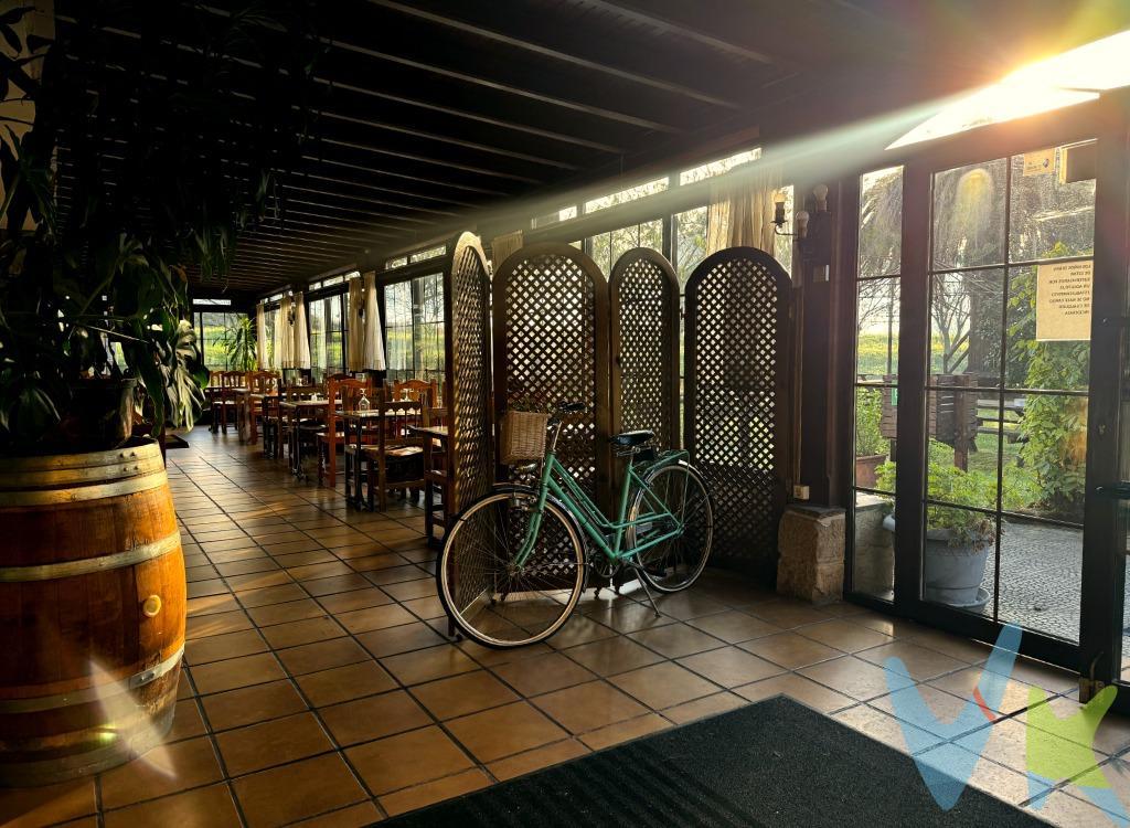 Activo Estratégico en la autopista A-67 (Cantabria) | Finca urbana de 4.250 m² con ENORME Potencial de Hospedaje/Comercial. Oportunidad de inversión en sector terciario en Los Corrales de Buelna. Se vende finca de 4.250 m² en Suelo Urbano (Ordenanza nº 6: Usos principales HOSPEDAJE, Comercial e Industrial) con una ubicación logística inmejorable: al margen de la Autopista A-67 (dirección Santander), junto a la salida, a un km de un polígono industrial y colindante con una gasolinera. Visibilidad y afluencia garantizadas. Potencial de Desarrollo Único: La finca tiene una edificabilidad total de 4.250 m² (1 m²/m²), permitiendo edificios de PB + 2 alturas. Actualmente, solo hay 600 m² construidos, dejando un remanente de más de 3.600 m² para desarrollar un hotel, complejo de servicios o ampliación comercial. Instalaciones Actuales: Incluye un restaurante de referencia en la zona, abierto al público, con comedores para 140 comensales ampliables y cocina reconocida, destaca su potente equipamiento como asador, con parrilla de leña y dos hornos profesionales. También dispone de vivienda anexa de calidad. Ubicación Clave: Influencia sobre entorno poblacional de 24.000 habitantes. A solo 45 min de Santander y 30 min de playas como Suances, Santillana del Mar o Santander; cerca de campos de golf y la estación de esquí. Ideal para dar servicio a población habitual, captar el tráfico de paso y el turismo vacacional. Si eres inversor te interesa:. Superficie Parcela:  4.250 m². Superficie Construida:  > 600 m² (Restaurante + Vivienda). Edificabilidad Total:  4.250 m² (1 m²/m²). Altura Máxima:  PB + 2. Usos Principales:  Hospedaje, Comercial, Industrial. Equipamiento:   Cocina con equipamiento de calidad, dispone de parrilla y hornos de asar. Ubicación:  Autopista A-67, Los Corrales de Buelna (Junto a salida y gasolinera). Fiscalidad: Posibilidad de renunciar a exención de IVA. 