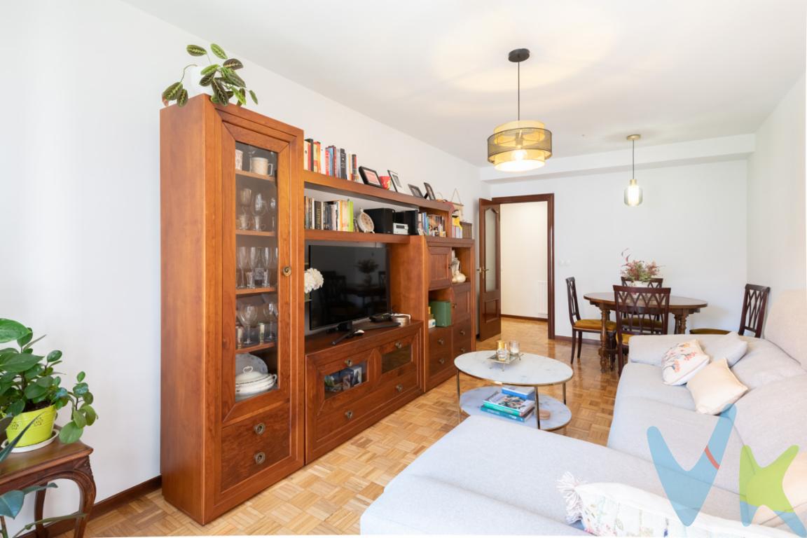  En Calle Manuel Llaneza ,Gijón se presenta una oportunidad única de adquirir un magnífico piso en venta,exterior y con mucha Luz.Esta propiedad cuenta con tres buenas habitaciones,Salon-Comedor,Amplia Cocina y 2 Baños además de un Buen Trastero en Planta Bajocubierta.La vivienda se encuentra en perfecto estado de conservacion,Exterior y situado en la tercera planta de un Buen Edificio El inmueble, que totaliza 100 metros cuadrados construidos, garantiza comodidad y practicidadLa localización de este piso es simplemente excelente, con acceso cercano a las principales vías de transporte de la ciudad,la estación de tren se encuentra a pocos minutos, ideal para quienes valoran la conectividad y la facilidad de desplazamiento. También el servicio de buses facilita el acceso a diferentes partes de Gijón, convirtiéndose en un punto clave para quienes desean moverse sin complicaciones.El entorno es urbano, con una  oferta de servicios a su alrededor desde farmacias, supermercados y colegios, hasta centros culturales y de ocio.  La gran cantidad de parques cercanos invita a disfrutar de paseos al aire libre, haciendo de esta ubicación una elección excelente para familias.Este inmueble es una gran opción tanto para quienes buscan un hogar definitivo como para aquellos interesados en realizar una inversión inmobiliaria en una de las zonas más demandadas de Gijón. La relación calidad-precio de esta propiedad es destacable, considerando todas las ventajas que presenta.le invitamos a visitar y dejarse encantar por cada rincón de esta propiedad. Programe una visita y compruebe por sí mismo todas las ventajas que hacen de este piso una opción verdaderamente única en el mercado. Su próximo hogar le espera.En el precio publicitado no se incluyen los Impuestos de Transmisiones Patrimoniales ni los Gastos de Notaría y Registro. 