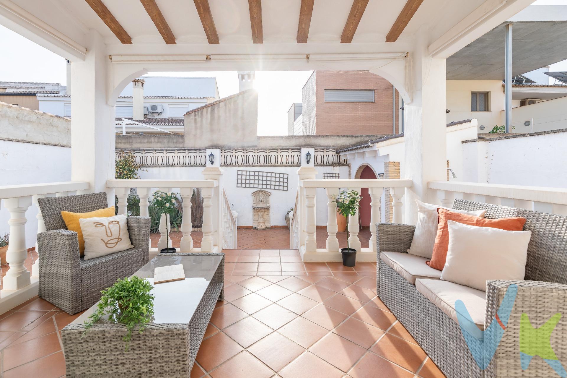 Este espectacular chalet de 392 m² se encuentra en la mejor urbanización de Canals, en el casco urbano y a 9 km de Xàtiva a menos de 15 minutos en coche y a 60 km de la playa de Gandía, ofreciendo una combinación perfecta de espacios amplios, comodidad y altas calidades constructivas. Su diseño de doble pared con aislamiento acústico garantiza el máximo confort y privacidad en toda la vivienda. Distribuido en cuatro plantas, cada rincón de este hogar ha sido diseñado para brindar funcionalidad y elegancia. 🏡 Planta Sótano:. En la planta sótano se encuentra un garaje con capacidad para tres coches, un trastero, un aseo y un descalcificador de agua, que mejora la calidad del agua en toda la vivienda. 🔥 Primera Planta – Zona de Día:. Al acceder a la vivienda, nos recibe un amplio recibidor que da paso a un gran salón-comedor con chimenea, creando un ambiente acogedor y elegante. Esta planta también cuenta con una habitación doble, perfecta para invitados o despacho. La cocina, de diseño funcional, está totalmente equipada y cuenta con una zona de lavandería. Además, dispone de un baño completo y acceso a un patio interior, donde se encuentra una zona de barbacoa y solárium, ideal para disfrutar al aire libre. Hay suficiente espacio para instalar una piscina, convirtiendo este rincón en un oasis de tranquilidad. 🛏 Segunda Planta – Zona de Noche:. Subiendo a la segunda planta, encontramos un amplio distribuidor que conecta con las habitaciones. Dispone de tres habitaciones dobles, una de ellas con vestidor y caja fuerte, así como una habitación simple. El baño principal es un auténtico lujo, con hidromasaje y ducha, proporcionando una experiencia de relax. También encontramos una segunda lavandería y dos terrazas situadas a ambos lados de la casa, accesibles desde todas las habitaciones. Para garantizar el máximo confort, algunas habitaciones cuentan con splits de aire acondicionado. 🌟 Tercera Planta – Buhardilla Diáfana:. En la última planta se encuentra una amplia buhardilla diáfana, un espacio versátil que se puede adaptar como zona de ocio, gimnasio, despacho o habitación extra. Además, en esta planta se ubica la caldera, asegurando el correcto funcionamiento de la calefacción en toda la vivienda. 🔊 Extras y Calidades:. ✅ Hilo musical en toda la casa, permitiendo disfrutar de un ambiente sonoro envolvente. ✅ Aislamiento acústico con doble pared, garantizando privacidad y confort. ✅ Aire acondicionado en varias estancias. ✅ Chimenea en el salón-comedor para mayor calidez en invierno. Este chalet es ideal para quienes buscan una vivienda espaciosa, bien distribuida y con acabados de alta calidad en una de las mejores zonas de Canals. 📩 Contáctanos para más información o concertar una visita. ¡No dejes pasar esta oportunidad! 🏡✨. Por expreso deseo de los propietarios, esta vivienda se comercializa en EXCLUSIVA, por lo que le garantiza un trato fácil, cómodo y sin interferencias. Rogamos no molesten a sus ocupantes, propietarios o vecinos. Si usted es un profesional inmobiliario, no dude en llamarnos, estaremos encantados de colaborar en la venta de este inmueble.  . *Honorarios de agencia, gestoría, notaría, registro e impuestos no incluidos. Anuncio no vinculante, puede contener errores.*