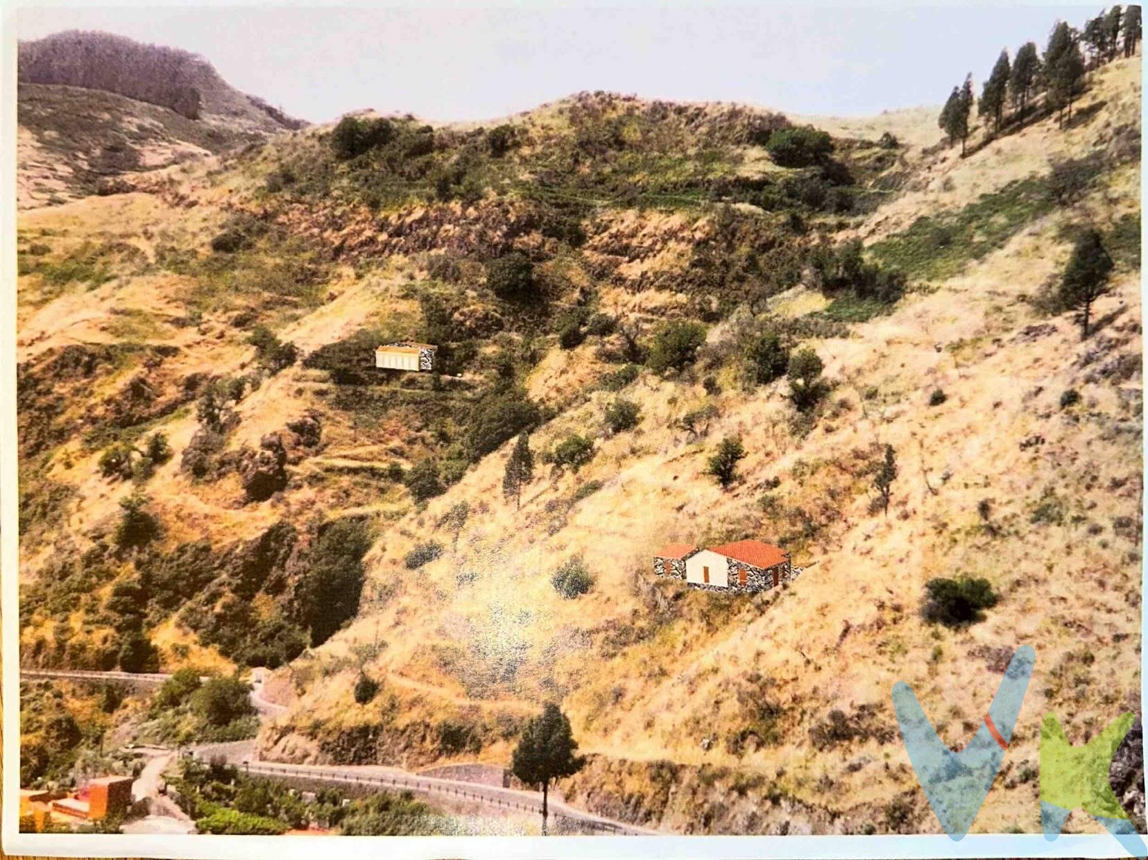 🌳 Inversión con alma en San Mateo – Solar amplio y vivienda con potencial . En pleno corazón verde de Gran Canaria, esta propiedad se alza como una auténtica oportunidad para inversores o amantes de los proyectos con visión. Ubicada en un entorno natural privilegiado, rodeada de tranquilidad y con vistas despejadas, esta finca ofrece mucho más que una vivienda: ofrece un futuro lleno de posibilidades. En el año 2018, se realizó un Proyecto Definitivo de Ejecución de Rehabilitación de Vivienda, Cubierta, Refuerzo de Paredes y Limpiez de Camino Existente. El cual se puede aportar al futuro comprador. La casa principal necesita una reforma integral, pero se asienta sobre un extenso solar poblado de árboles frutales, con espacios amplios y soleados que permiten imaginar desde una residencia familiar con huerto ecológico, hasta un alojamiento rural con encanto, en plena naturaleza. Esta propiedad espera a quien sepa ver más allá de las paredes. Invierte en calidad de vida, sostenibilidad y entorno. Llámanos y conoce el verdadero potencial de este lugar. . . . . . Preguntar a ChatGPT. . 