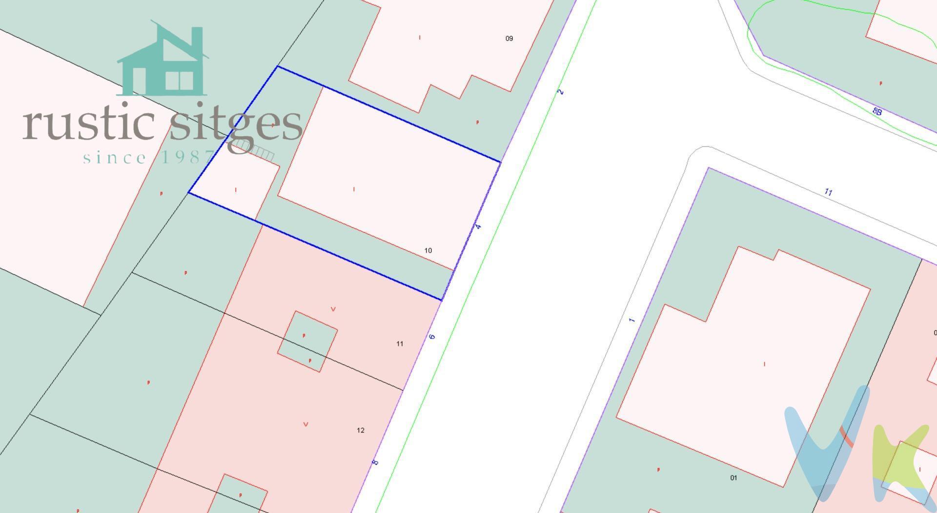 Ref- 2515 Casa en venta a reformar. Busca una casa en una sola planta con jardín y garaje !!!  Esta es su oportunidad en Vilafranca, en el barrio de Sant Julià. La parcela tiene más de 160 m2 y se ocupan unos 100 en planta para una vivienda de 3 amplias habitaciones, una cocina office y un amplio salón con un baño y una zona de lavadero o bien otro baño. Le rodea en forma de L un jardín con mucha luz y tiene entrada para varios vehiculos y en el fondo un garaje que puede usar también como almacen con una escalera de acceso a una terraza. La vivienda se encuentra levantada con un gran  semi-sotanos que se puede usar como trastero. Ideal para transformarla a su gusto, pudiendo levantar varias plantas, pués la zona tiene la Qualificación de suelo 11/2 en R2 de Residencial. EN ESTE CASO :. La finca tiene 10 m de fachada y entre 15 y 18 de profundidad donde se puede edificar hasta los 13 según el plan urbanístico. Muy bien orientada y pudiendo edificar en planta baja + 3 de altura. NOTA:. En los importes indicados no se hayan incluido los impuestos y tasas aplicables a la compra o alquiler del bien inmueble. Las fotografías, vídeos, planos y demás documentación gráfica pueden no corresponder con la realidad actual, así como los metrajes y superficies, y no tienen carácter contractual siendo meramente orientativos. Salvo indicación contraria, los muebles y equipamiento que aparecen en el anuncio no están incluidos en el precio. Son a cargo del comprador los siguientes impuestos :. - Viviendas de obra nueva: el pago del IVA, AJD, los honorarios de notaría y registro. - Viviendas de segunda mano: el pago del ITP (puede variar según baremos estipulados por la Generalitat de Catalunya), los honorarios de notaría y registro. Para una información más detallada puede dirigirse a la Agencia.