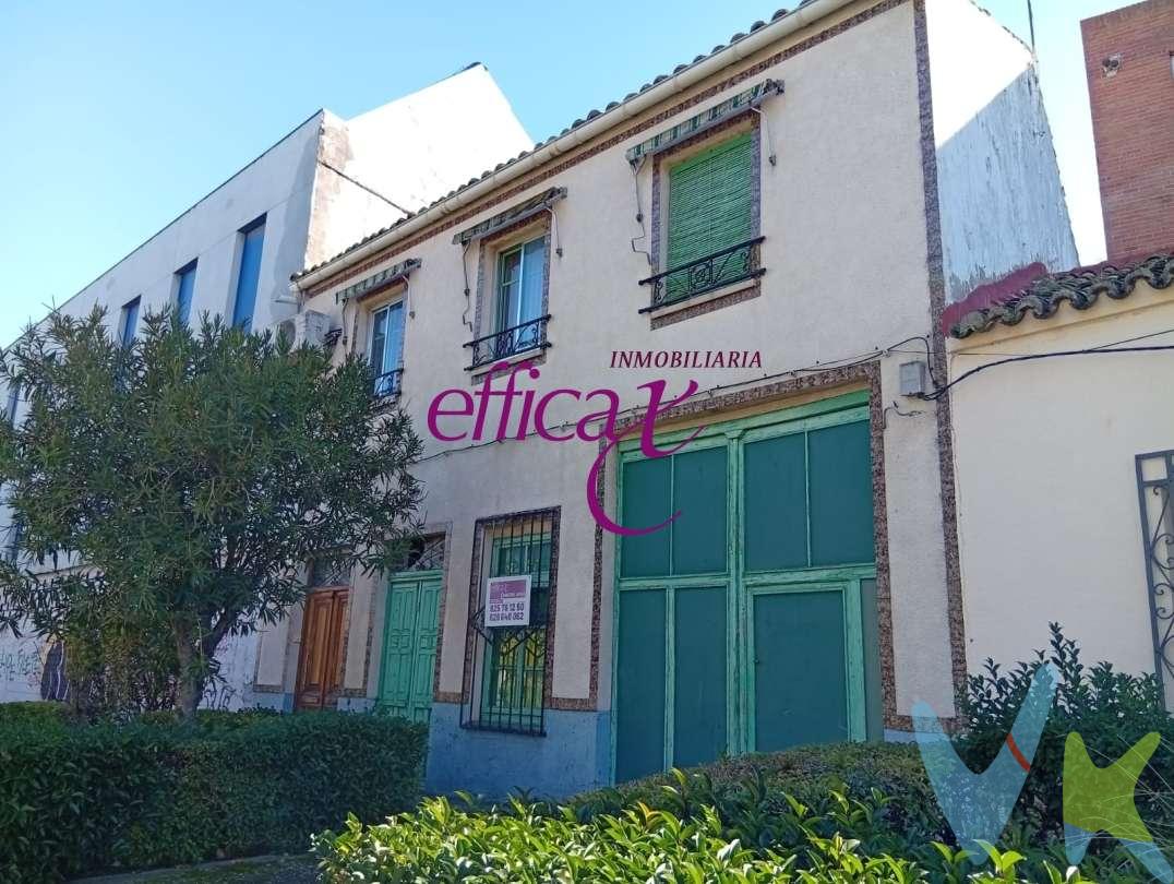 INMOBILIARIA EFFICAX te presenta esta casa antigua de dos plantas, llena de historia y con un sinfín de posibilidades para transformar en el espacio perfecto para ti y tu familia.
Disfruta de generosos espacios que invitan a la creatividad y al diseño personalizado.
Dispone de patio donde podrás disfrutar de momentos al aire libre, perfectos para jardinería o reuniones familiares.
Garaje privado para la comodidad y seguridad para tu vehículo, además de espacio extra para almacenamiento.
Imagina las posibilidades de reformar esta casa a tu estilo, fusionando lo antiguo con lo moderno. ¡Es el momento de dar rienda suelta a tus ideas!
Situada en una zona tranquila pero cercana a todos los servicios necesarios; tiendas, escuelas y transporte público.
No dejes pasar esta oportunidad de adquirir una propiedad con carácter y encanto. ¡Contáctanos hoy mismo para más información y para concertar una visita!
Tu futuro empieza aquí. Transforma casa en tu hogar.
La compra de este inmueble conlleva un servicio de formalización y gestión de la compraventa para el comprador, cuyo coste no está incluido en el precio publicado.
Se le informará de todos los gastos asociados a la compraventa antes de la reserva para que usted compre con la máxima seguridad, tranquilidad y transparencia. 