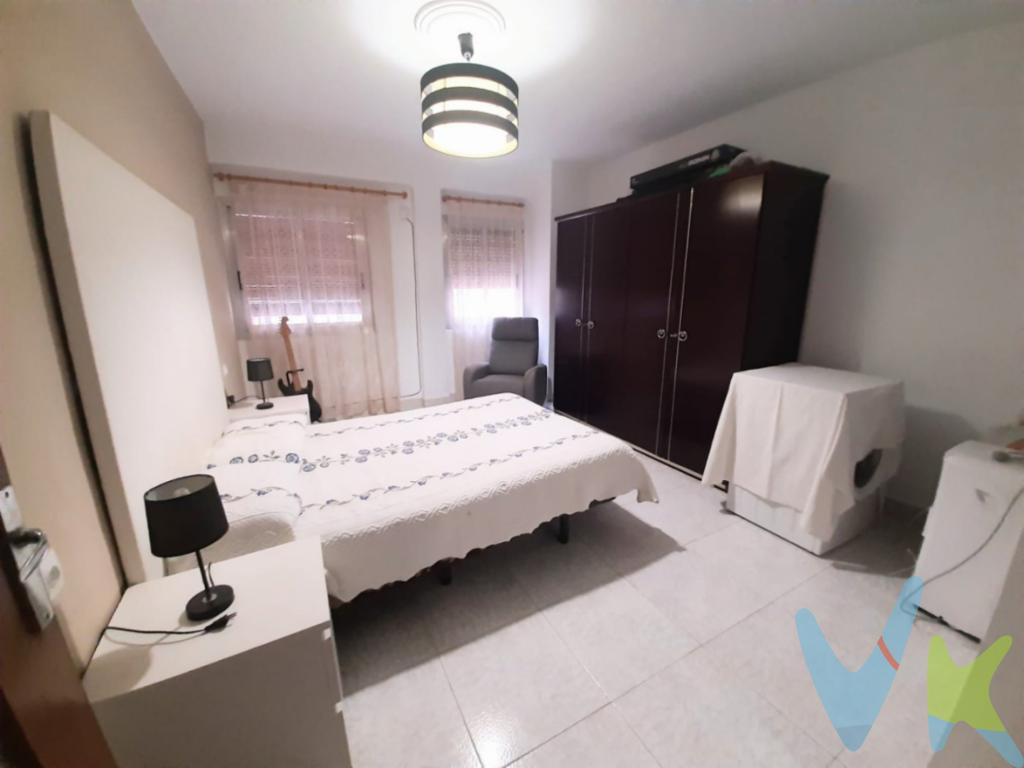 Te presentamos esta vivienda bien conservada situada en la Avenida Miguel Hernández, de Alaquàs. Se trata de una primera altura sin ascensor en finca de 4 alturas. Dispone de dos dormitorios, con una distribución estupenda y con salón comedor haciendo esquina con salida a un balcón en plena avenida. La propiedad es muy luminosa, ya que está orientada al sur. El baño está actualizado y la cocina da acceso a una pequeña terraza, alicatada y con un espacio habilitado como trastero o lavadero. Está amueblada y con electrodomésticos...El contrato de alquiler se formalizaría en máximo 11 meses, al ser un contrato de temporada. Se solicita documentación laboral estable que será revisada por filtro de seguro de impagos, contratado por los propietarios..A la firma de contrato se requiere la mensualidad del mes en curso, dos mensualidades de fianza y una mensualidad +iva en concepto de honorarios.