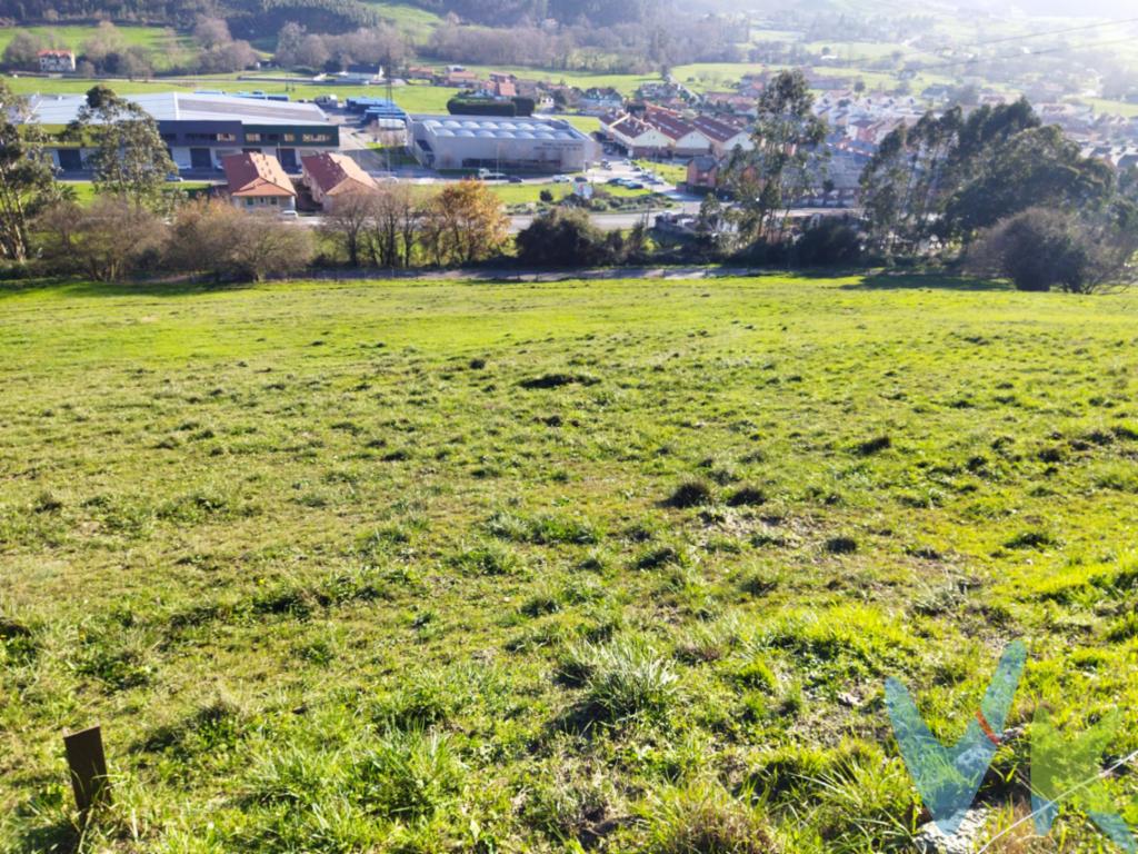 **Espectacular Finca en Venta en Parbayón: Un Refugio de Tranquilidad y Naturaleza**¿Está buscando una propiedad singular que le ofrezca paz, privacidad y la oportunidad de estar en contacto con la naturaleza? Esta finca en venta en Parbayón podría ser exactamente lo que necesita. Con una amplia parcela de terreno, este sitio es perfecto para aquellos que valoran el espacio exterior y el entorno natural.**Ubicación Privilegiada**Ubicada en la apacible región de Parbayón, la finca se sitúa en un entorno rural pero bien comunicado, facilitando el acceso a la red de carreteras principales. La tranquilidad que ofrece la zona se complementa con la cercanía a servicios esenciales y áreas de interés. Esta armoniosa combinación hace que sea una localización ideal tanto para vivir todo el año como para escapadas de fin de semana.**Amplia Parcela**La propiedad se extiende sobre una vasta parcela de terreno, proporcionándole a los nuevos propietarios un sinfín de oportunidades. Imagina las posibilidades: desde crear jardines exuberantes hasta establecer pequeños huertos, o incluso diseñar su propio oasis personal al aire libre. La amplitud del terreno ofrece un espacio extraordinario para disfrutar de actividades al aire libre y recibir a sus seres queridos.**Potencial de Desarrollo**Las características de la parcela ofrecen un excelente potencial de desarrollo. Tanto si está considerando construir la casa de sus sueños, establecer un negocio rural o crear un espacio recreativo, esta finca le ofrece un lienzo en blanco sobre el que plasmar sus propios planes y aspiraciones. El terreno es una invitación a la creatividad y la innovación en un escenario idóneo.**Un Oasis de Naturaleza**Rodeada de exuberante vegetación y con paisajes impresionantes, esta finca en Parbayón es un refugio de serenidad. Es el lugar perfecto para quienes buscan una conexión auténtica con la naturaleza, sin sacrificar las comodidades del día a día. Este es un entorno donde se puede disfrutar verdaderamente del canto de los pájaros y el susurro del viento entre los árboles.** Orientación ** ¡Mirando al sur! ¡Ladera al sur!  Eso que todos buscan cuando van a construir su casa, eso que hace que la eficiencia energética se vuelva económica, ecológica y saludable, eso, el sur cálido. **Conózcala en Persona**Las oportunidades como esta son escasas. No deje pasar la oportunidad de visitar esta excepcional finca para experimentar de primera mano toda su grandeza y potencial. No hay mejor forma de valorar esta maravillosa propiedad que verla en persona. Coordine una visita y déjese cautivar por las múltiples posibilidades que esta finca en Parbayón tiene para ofrecerle. Vente a verlo, te encantará. Solicitud de autorización para construcción en suelo rústico al servicio de urbanismo y tramitación de expedientes CROTU del Gobierno de Cantabria (en trámite).  Notaría, registro e impuestos no incluido en el precio. 