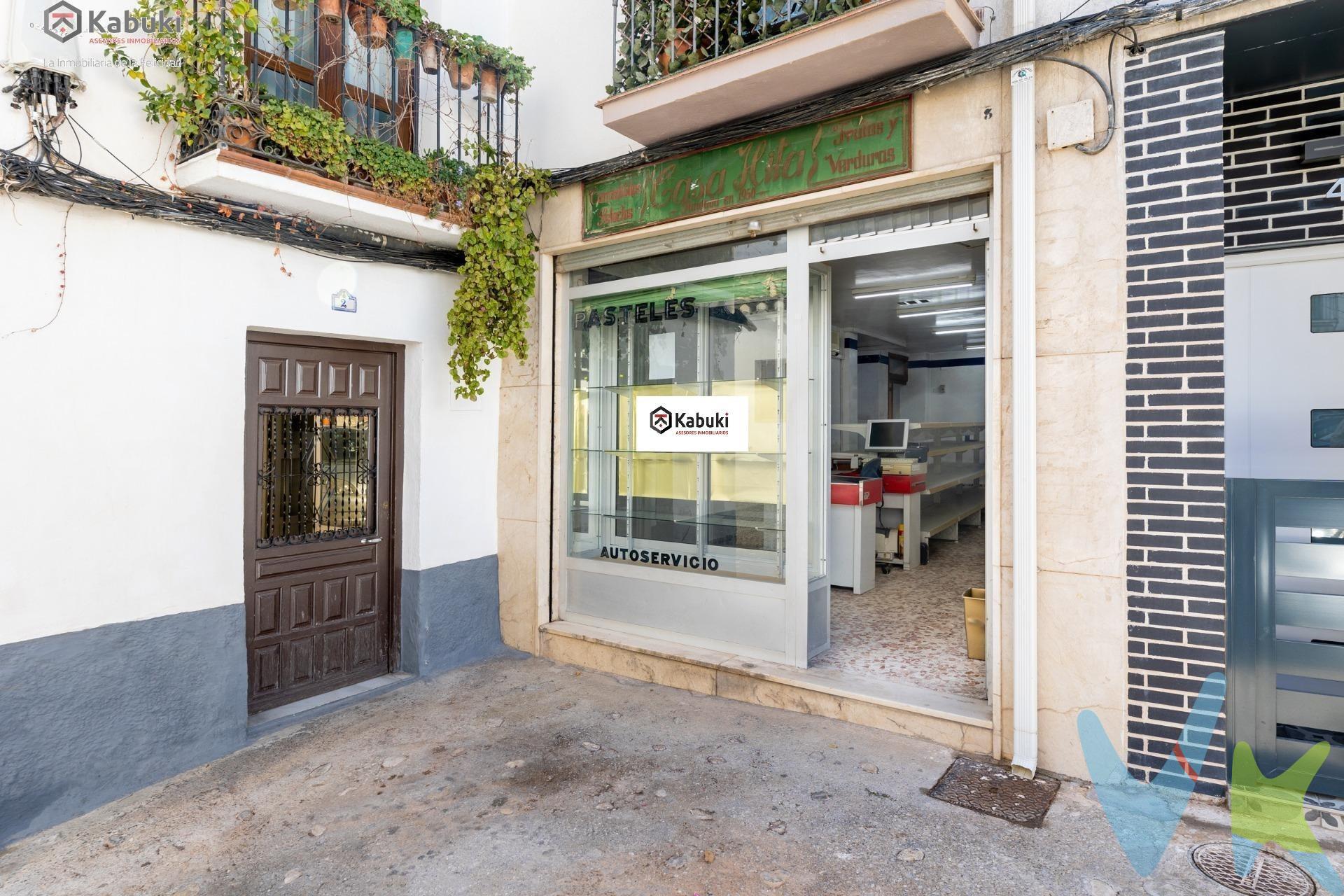 ¡Gran oportunidad de local comercial en el corazón de Huétor Santillán!   . Presentamos un local en venta con una ubicación inmejorable, justo en la plaza del ayuntamiento. Una zona de paso de todos los vecinos a diario. Este espacioso local cuenta con una planta baja que funciona como un gran almacén, ideal para almacenamiento o distribución con una entrada independiente al local. En la primera planta a pie de calle , encontrarás un amplio espacio comercial, perfecto para montar cualquier tipo de negocio que desees. Listo para personalizar tu negocio y empezar a funcionar cuanto antes. No dejes pasar esta oportunidad única de establecer tu negocio en la mejor zona del pueblo, rodeado de todos los servicios y con una visibilidad excepcional. *** El PVP indicado no incluye impuestos ni gastos de Escritura. Honorarios de agencia no incluidos. *** Las superficies expresadas en esta página tienen carácter descriptivo y son aproximadas. Los precios pueden ser susceptibles de modificación sin previo aviso. 