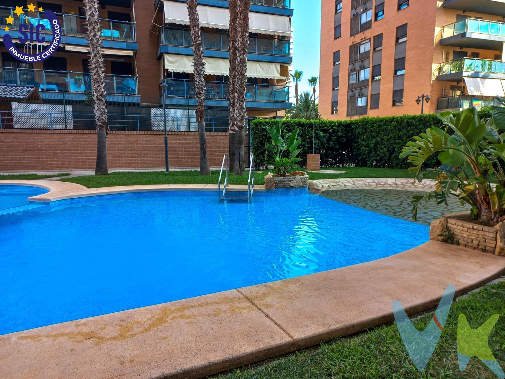 Ático en residencial premium con piscina en Mislata – Gran terraza con vistas espectaculares. Te presentamos este exclusivo ático en uno de los mejores residenciales de Mislata, ubicado en una zona privilegiada y muy demandada, con zonas comunes, piscina, parque infantil y todos los servicios a tu alcance. 🏡 Características destacadas:. Impresionante terraza descubierta con vistas panorámicas, perfecta para disfrutar del aire libre y del sol durante todo el año. Terraza cubierta climatizada, acondicionada como segundo salón-comedor, ideal para relajarte o recibir visitas en cualquier época. 3 habitaciones amplias y luminosas. 2 baños completos, funcionales y con excelentes acabados. Cocina totalmente equipada con acceso a lavadero independiente. ✨ Extras que marcan la diferencia:. Excelentes calidades en toda la vivienda. Totalmente amueblado y equipado, listo para entrar a vivir. Climatización frío-calor por conductos. Plaza de garaje muy amplia incluida. Trastero grande, ideal para almacenaje adicional. Vive en el mejor residencial de Mislata, rodeado de zonas verdes, comercios, colegios y muy bien conectado por transporte público. Una vivienda única por espacio, vistas y calidad, pensada para quienes buscan confort, estilo y una excelente ubicación. 📞 Contáctanos para más información o para agendar tu visita. ¡Te encantará!. VENTA:. PVP 590.000€.  Gastos e impuestos no incluidos en el precio. La compra conlleva impuestos y gastos de formalización para el comprador. A título orientativo se informa que en segundas transmisiones el  ITP  con carácter general en  Valencia  es del  10%, pudiendo existir otros tipos impositivos atendiendo a  las circunstancias  personales del comprador u otras circunstancias previstas legalmente. Base imponible del impuesto el mayor valor entre el precio de compraventa, la tasación o el valor de referencia catastral. En cuanto a los gastos de  notaría y registro, en su caso,  suelen oscilar aprox; entre 1,5% y 2,5% (aranceles variables según precio, n.º de copias y complejidad). El comprador elige notario. Si el comprador precisase de  hipoteca: tasación, condiciones y costes bancarios serán según entidad elegida por el comprador, así como los gastos de gestoría, y cualesquiera otros gastos inherentes a la formalización de la compraventa que legalmente correspondan a la parte compradora, salvo pacto expreso en contrario con el vendedor. El consumidor tiene,  conforme a la normativa vigente, a su disposición información y documentación adicional relativa al inmueble y condiciones de la compraventa, que podrá ser consultada en C/Joaquín Costa 4, bajo 46005 Valencia o urbe2@remax.es. Honorarios de mediación inmobiliaria a cargo del  COMPRADOR: (3% del precio final de venta más IVA (21%), salvo otro pacto.); y  de VENDEDOR (según acuerdo con el mismo). . Se informa al consumidor que la agencia actúa como intermediaria inmobiliaria en la operación, estando cualquier eventual compraventa y sus condiciones sujeta a la aceptación expresa del propietario-vendedor y a la posterior formalización del correspondiente contrato.